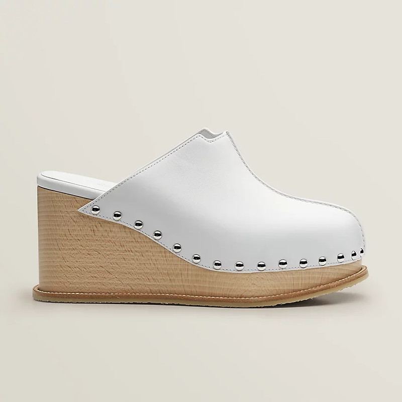 Hermès Earth mule outlook