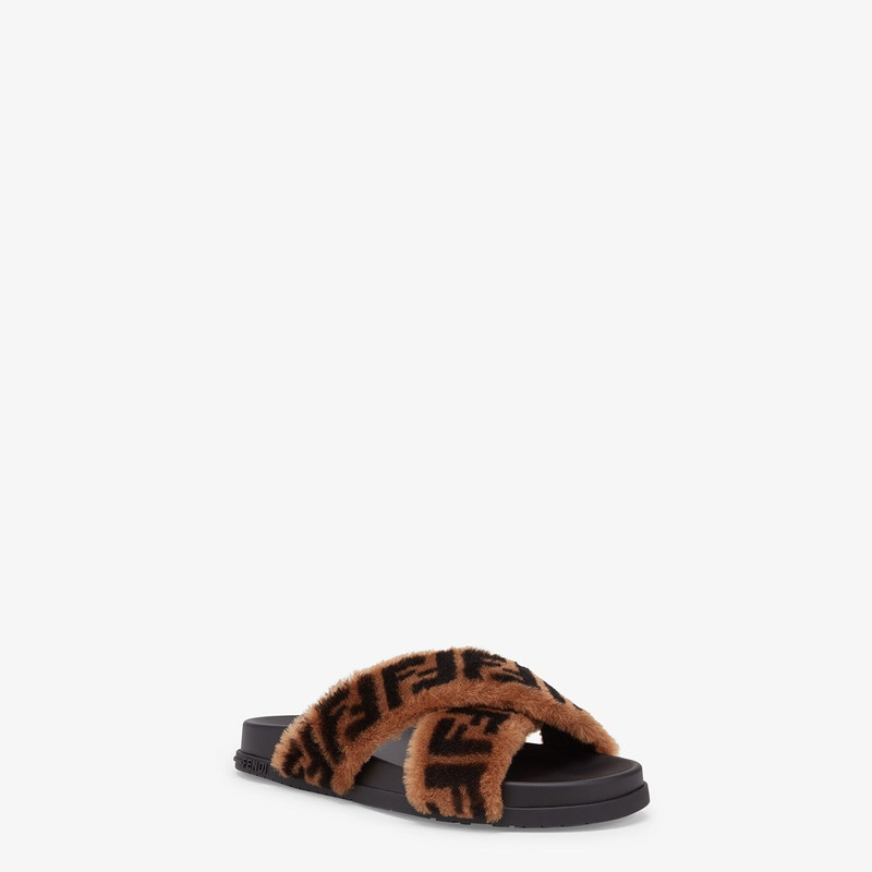 FENDI Brown sheepskin slides outlook