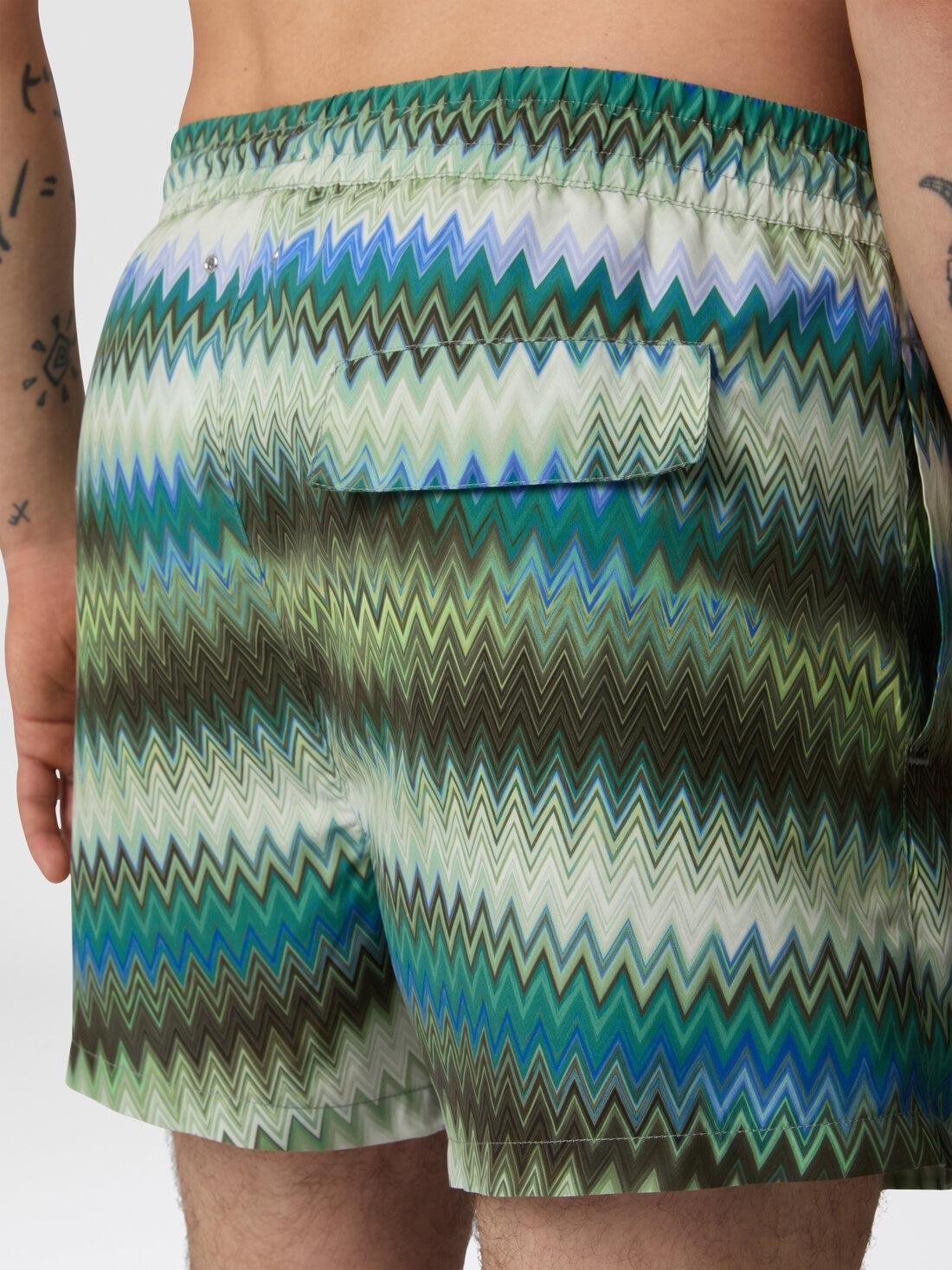 Swim shorts with gradient micro zigzag print - 5