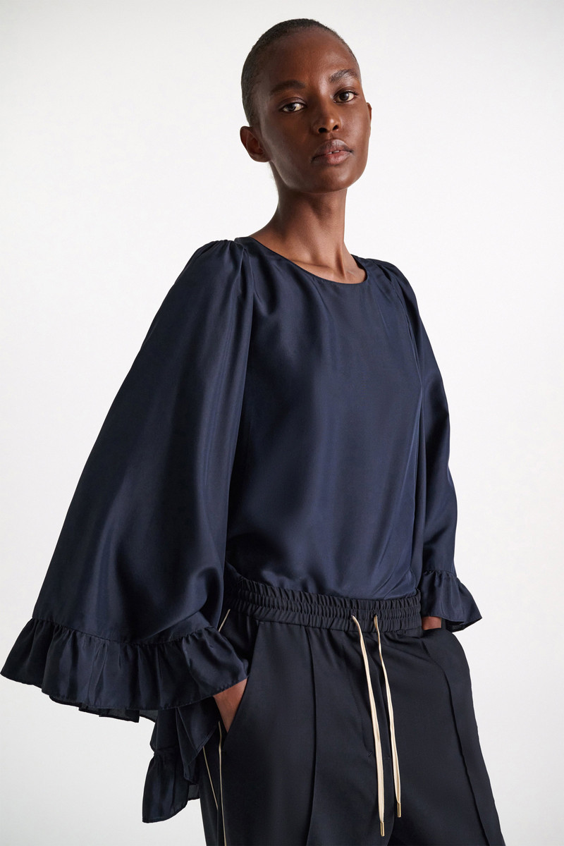 PLAYFUL VOLUMES blouse 3