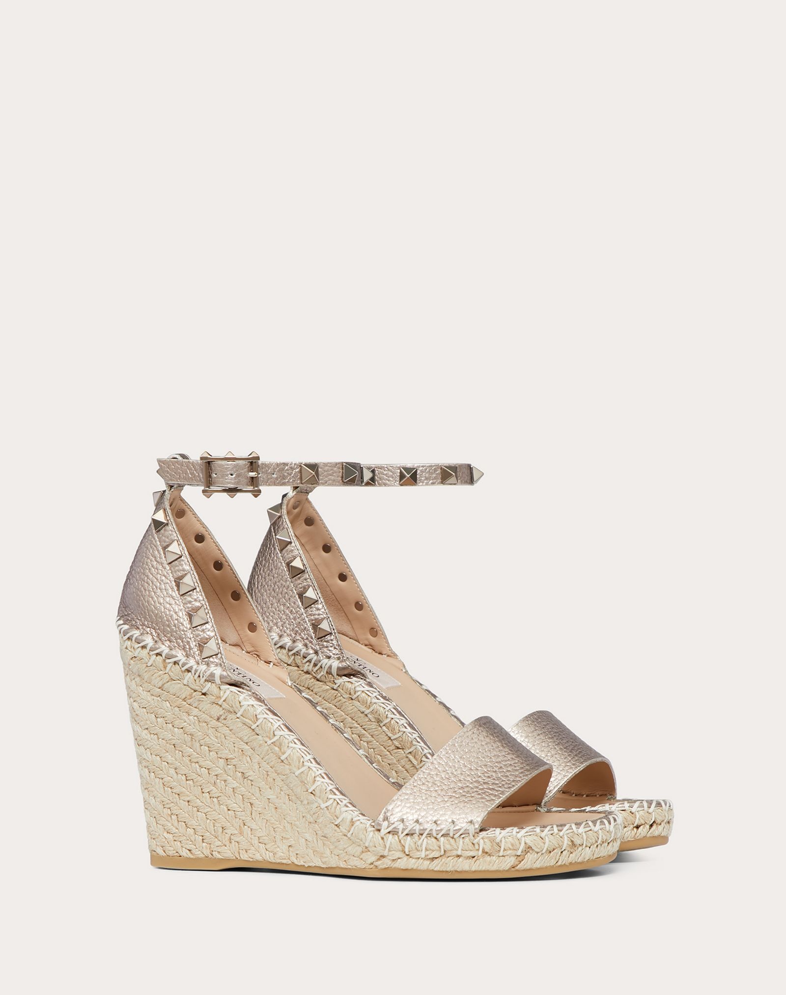 Rockstud Double Metallic Grainy Calfskin Leather Wedge Sandal 105 mm - 2