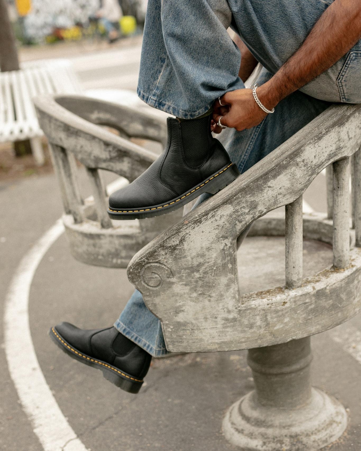 2976 Ambassador Leather Chelsea Boots - 10