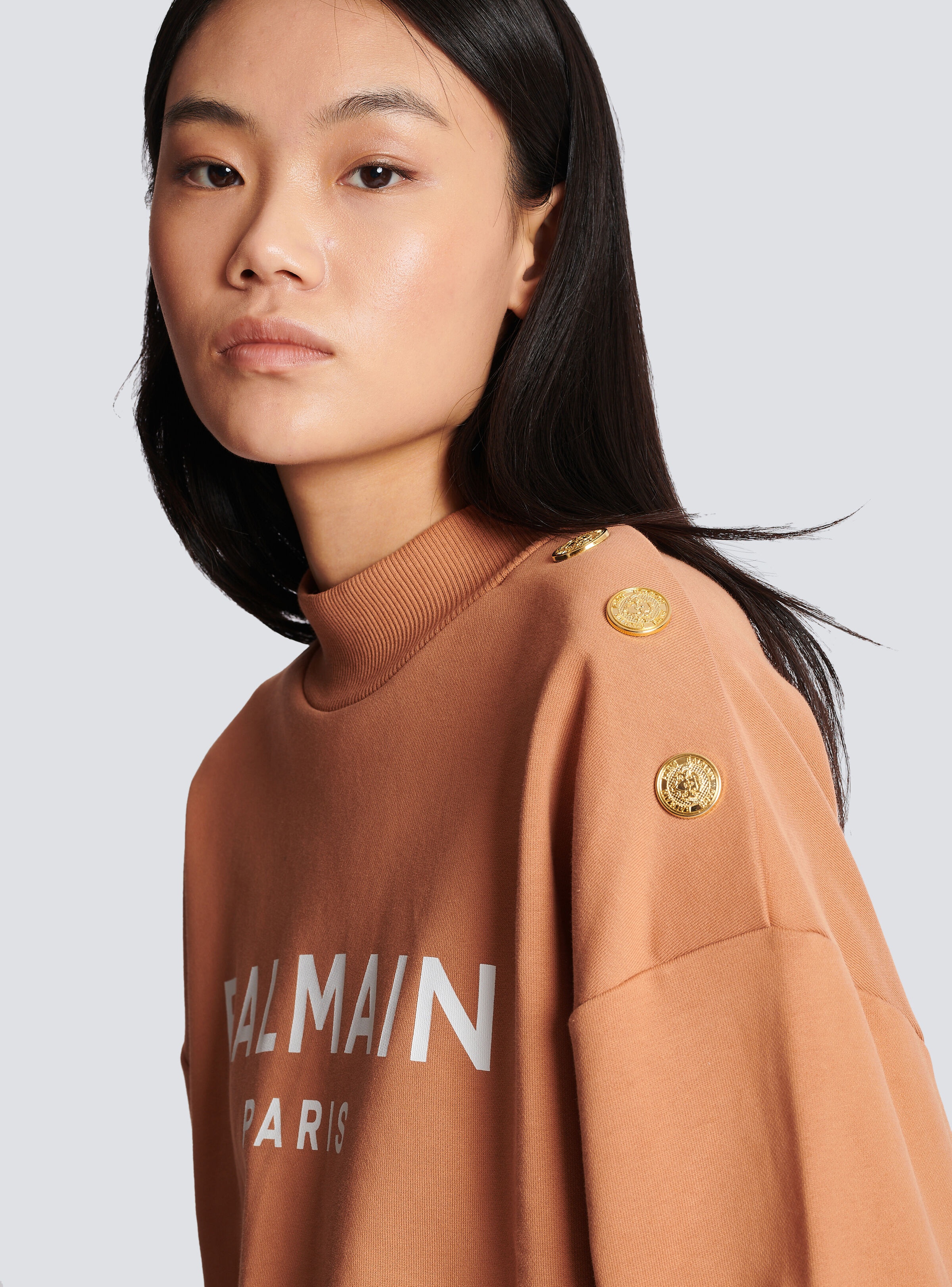 Cropped buttoned Balmain logo print sweatshirt - 7