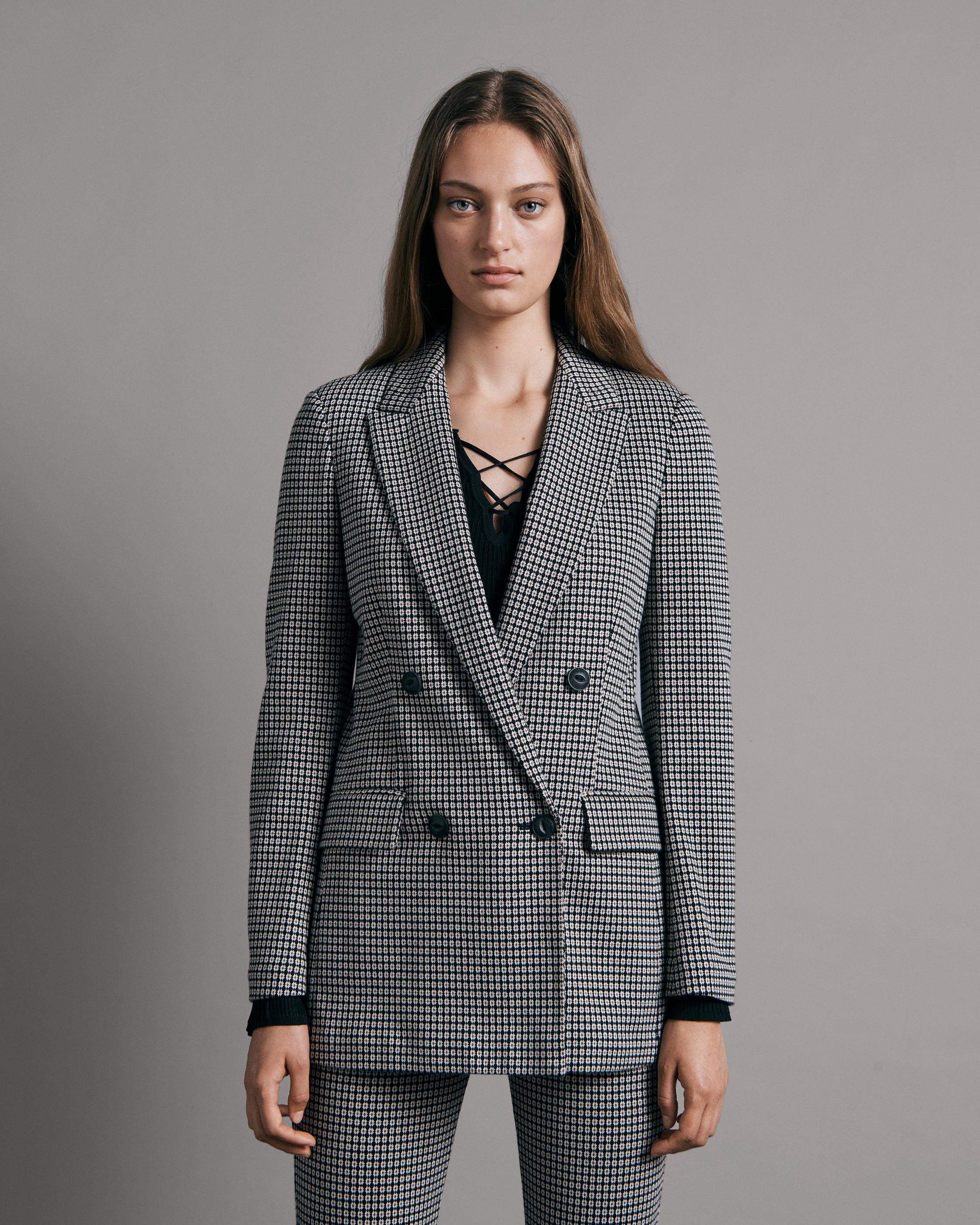 Andie Geo Cotton Blazer
Classic Fit Blazer - 3