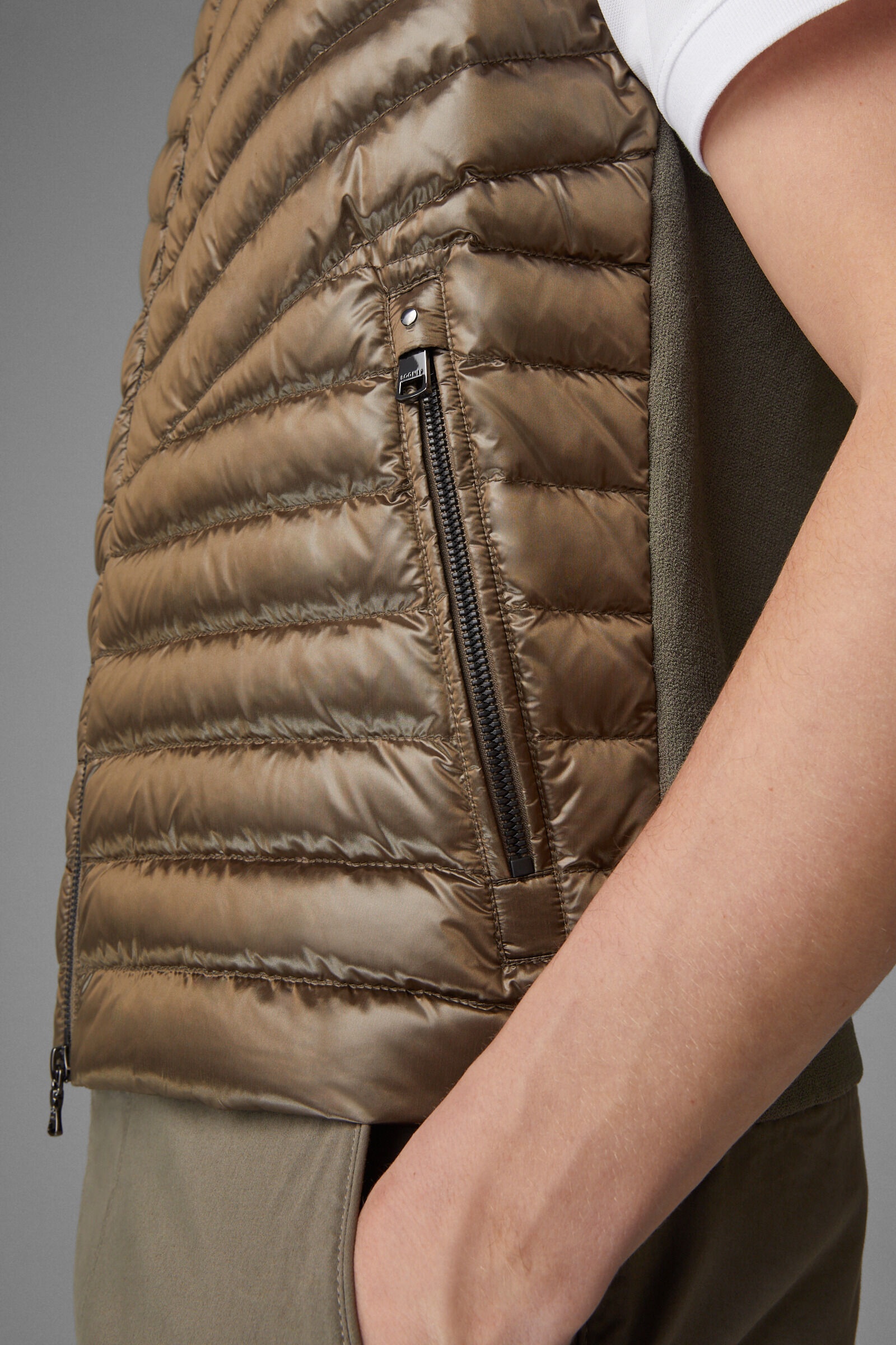 Lucio Hybrid knitted vest in Olive green - 7