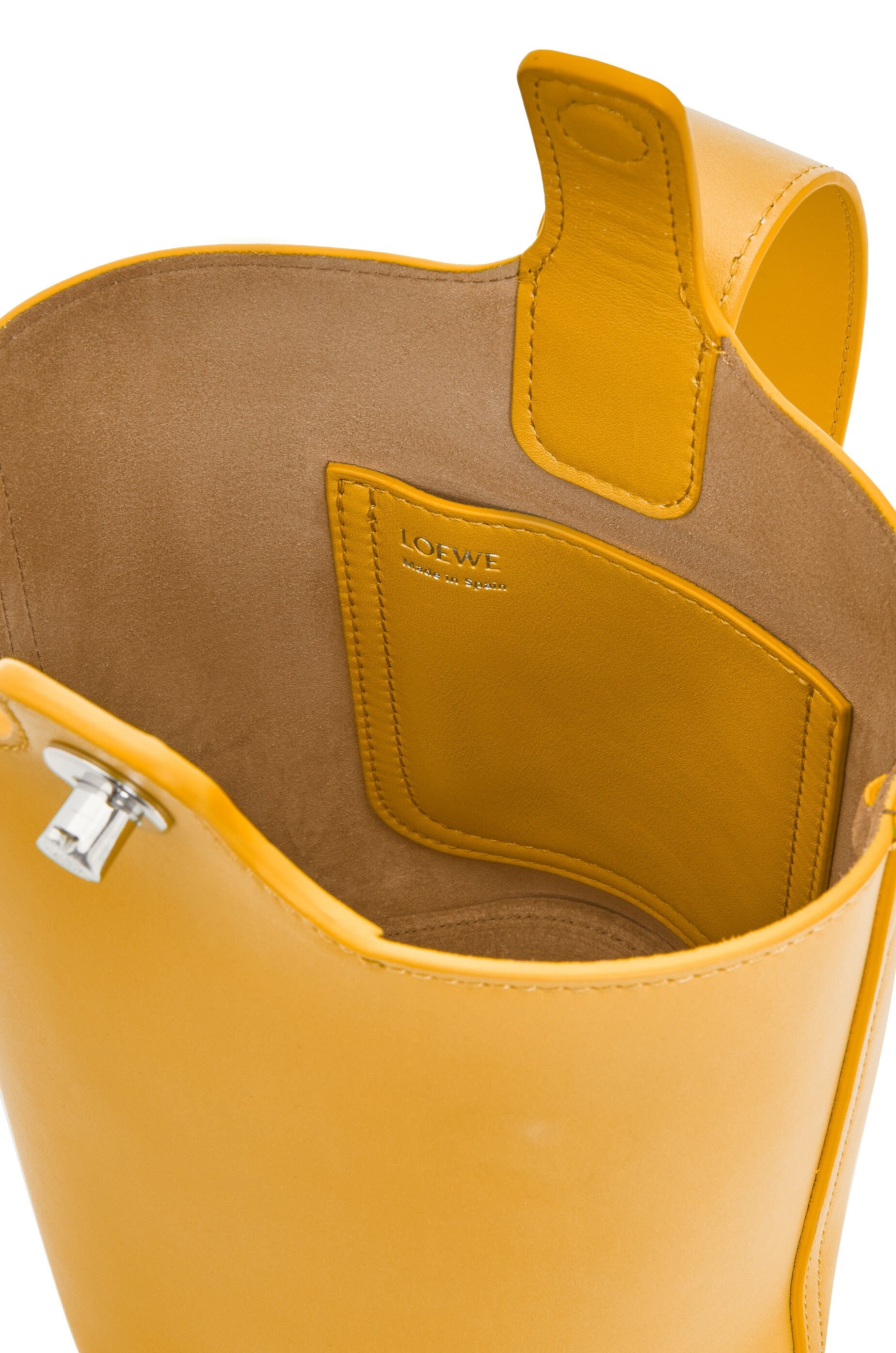 Mini Pebble Bucket bag in mellow calfskin - 5