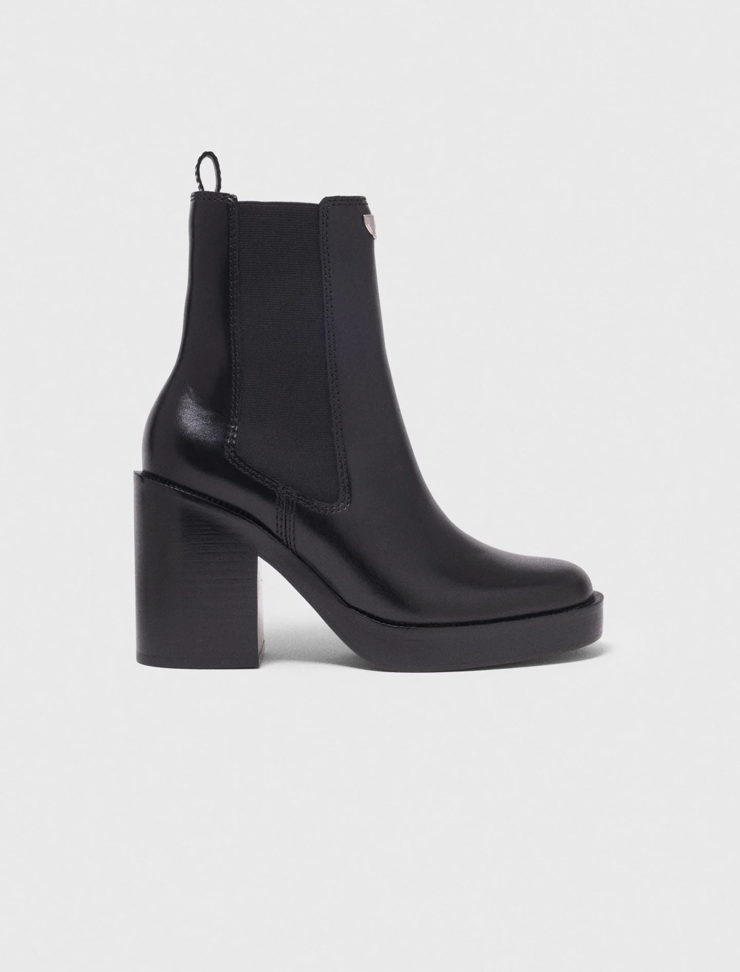 Heeled leather chelsea boot - 1