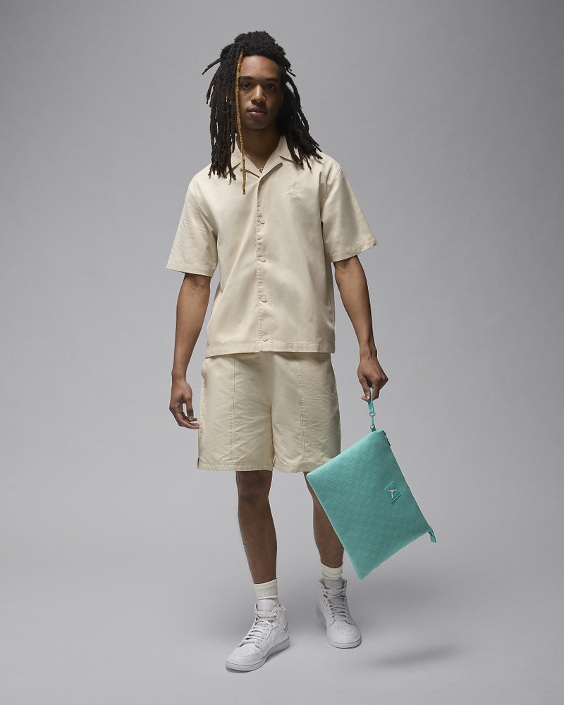 Jordan Monogram Pouch (0.98L) 7