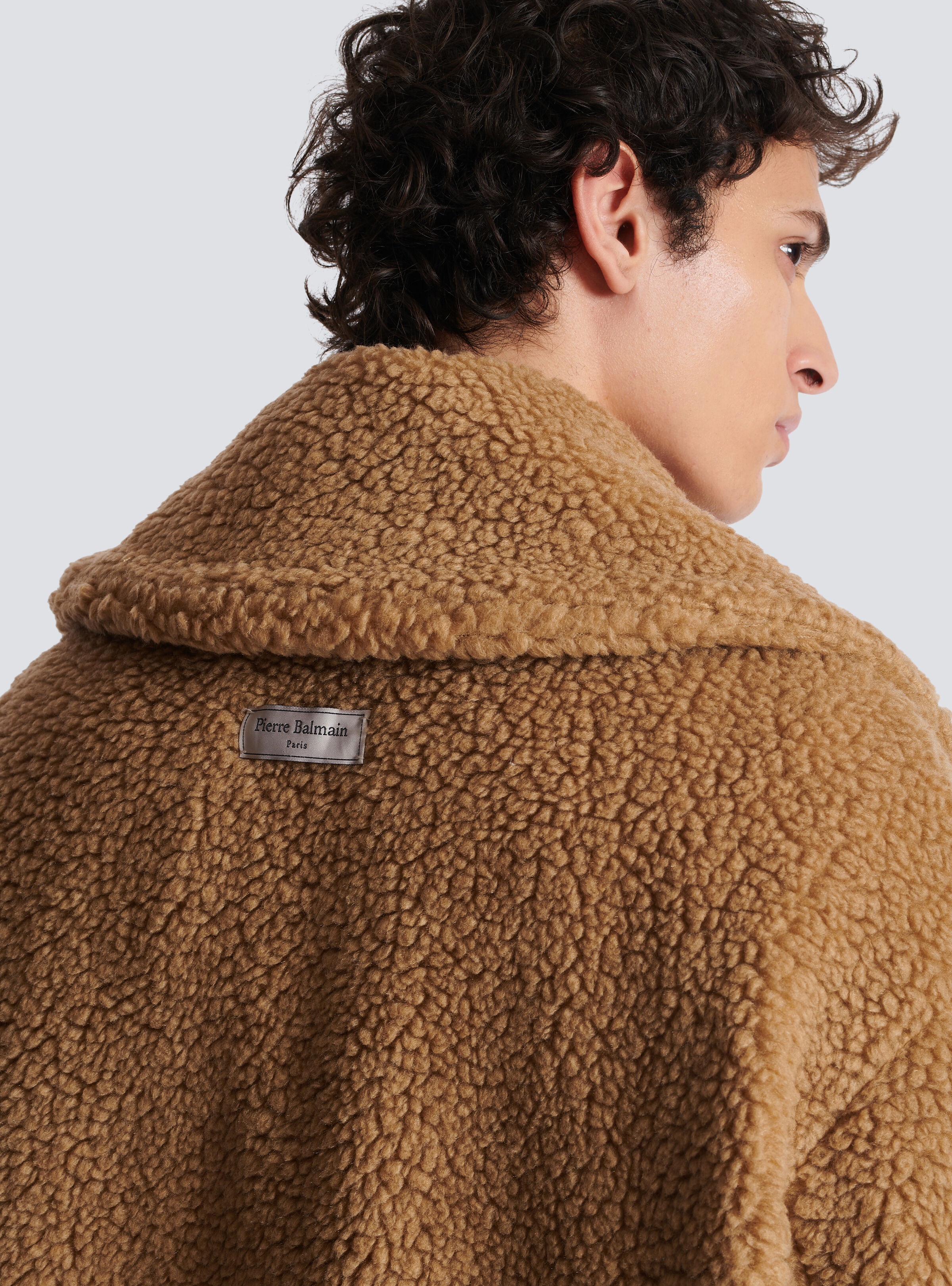 Long double-breasted buttoned coat - 9