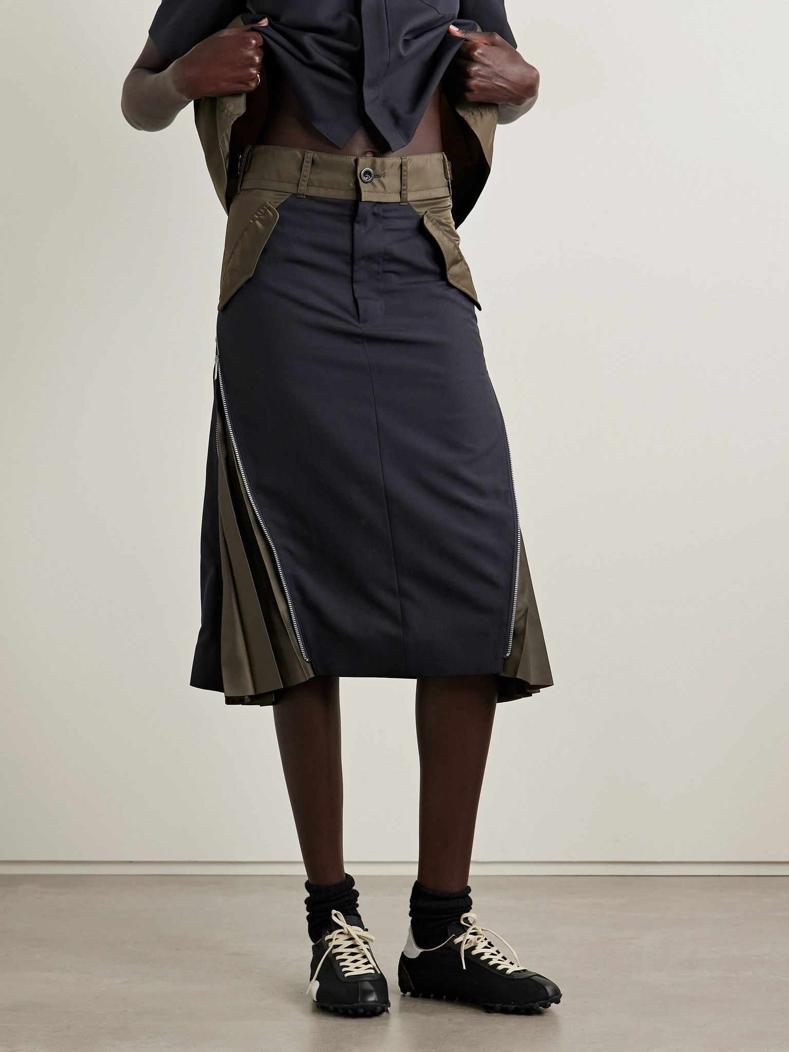Paneled crepe, shell and pleated satin midi skirt Navy - 3