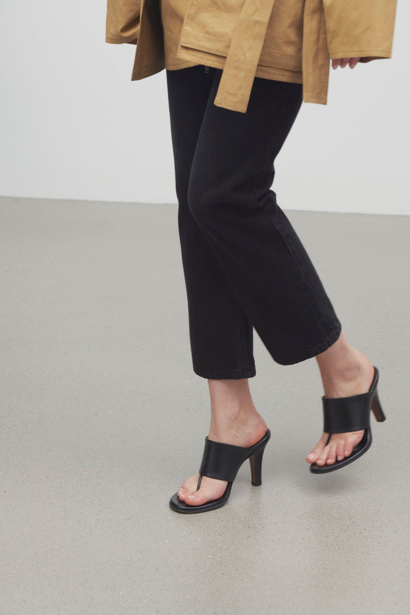 Signum Heeled Sandal in Leather 4