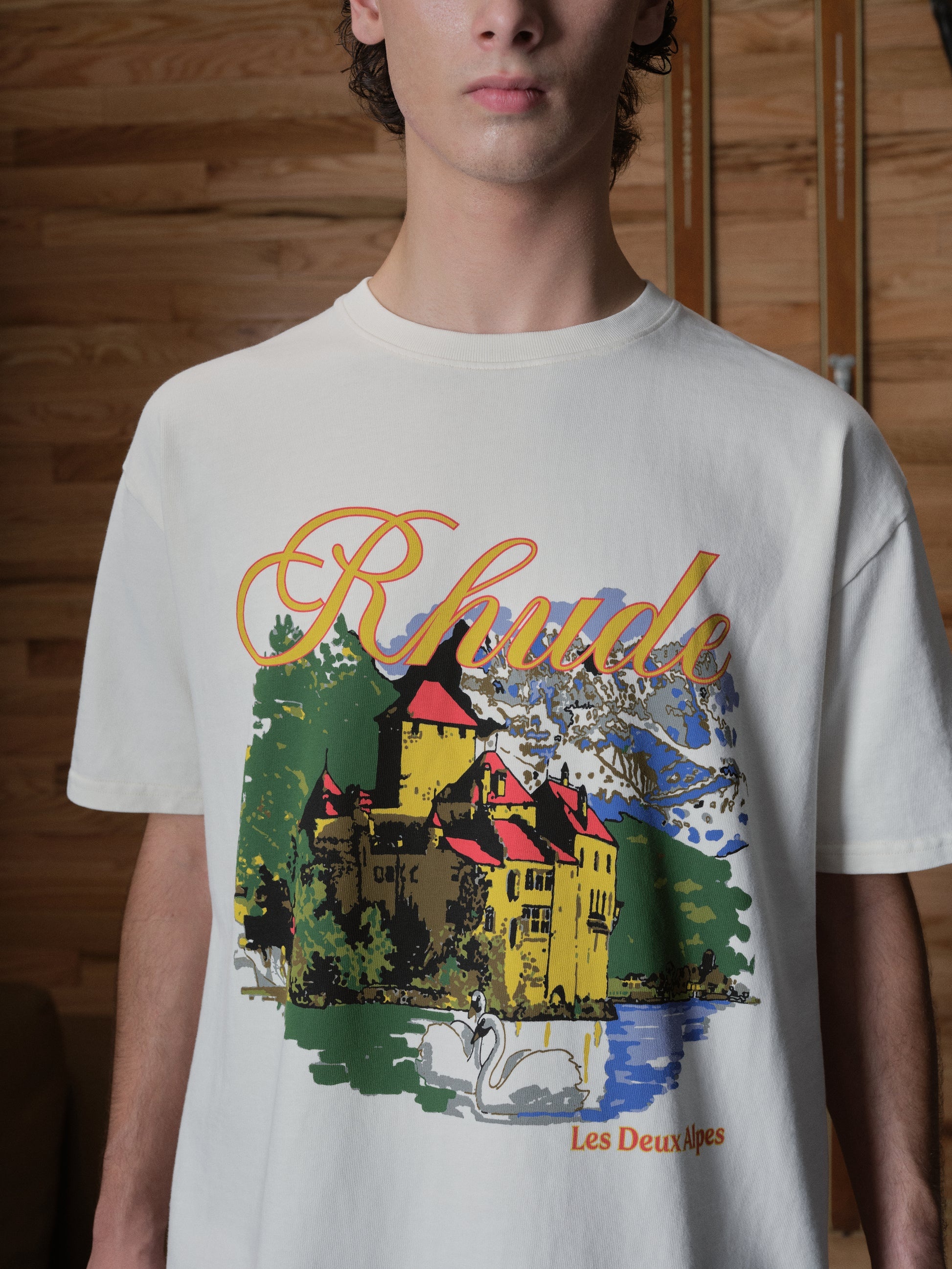 【関税込み】Rhude オフホワイト Chateau Alpes Tシャツ Rhude Off-White 'Chateau Alpes' T-Shirt - T-Shirts - BeyondStyle