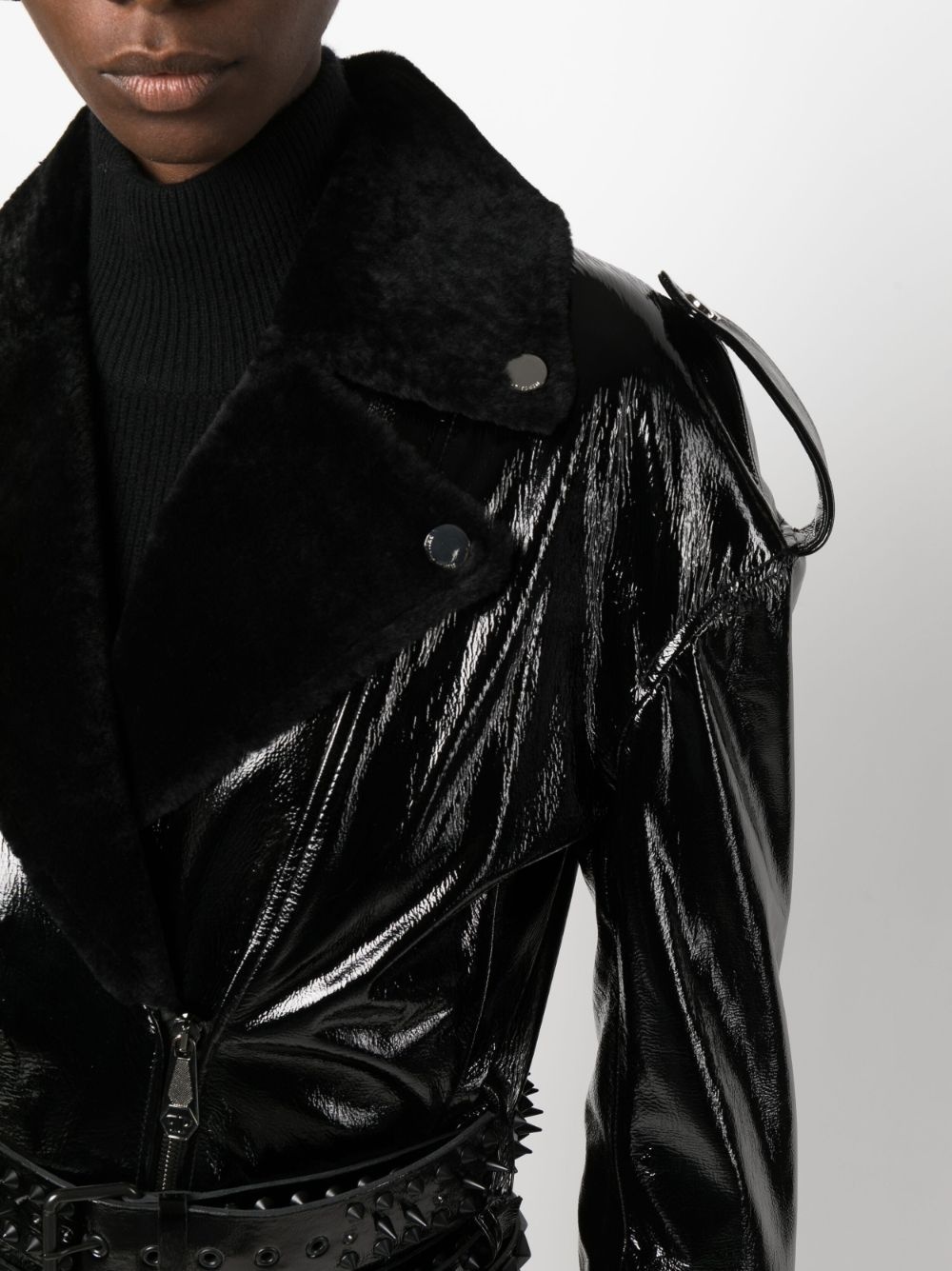 shearling-collar patent-leather jacket - 5