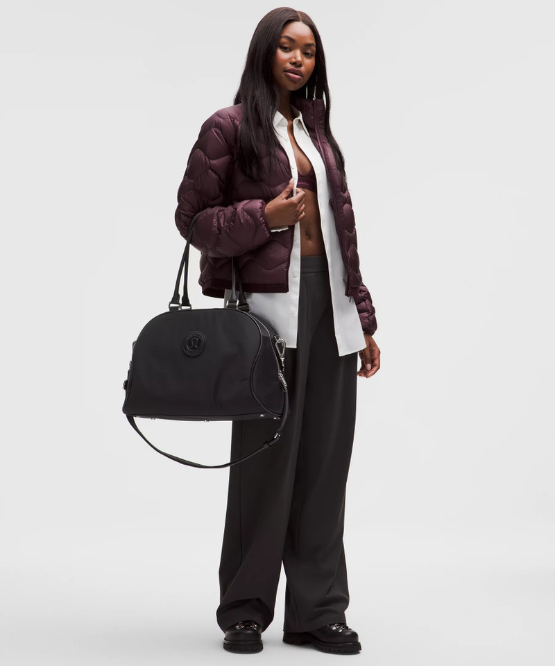 lululemon Bowler Duffle Bag 17L outlook