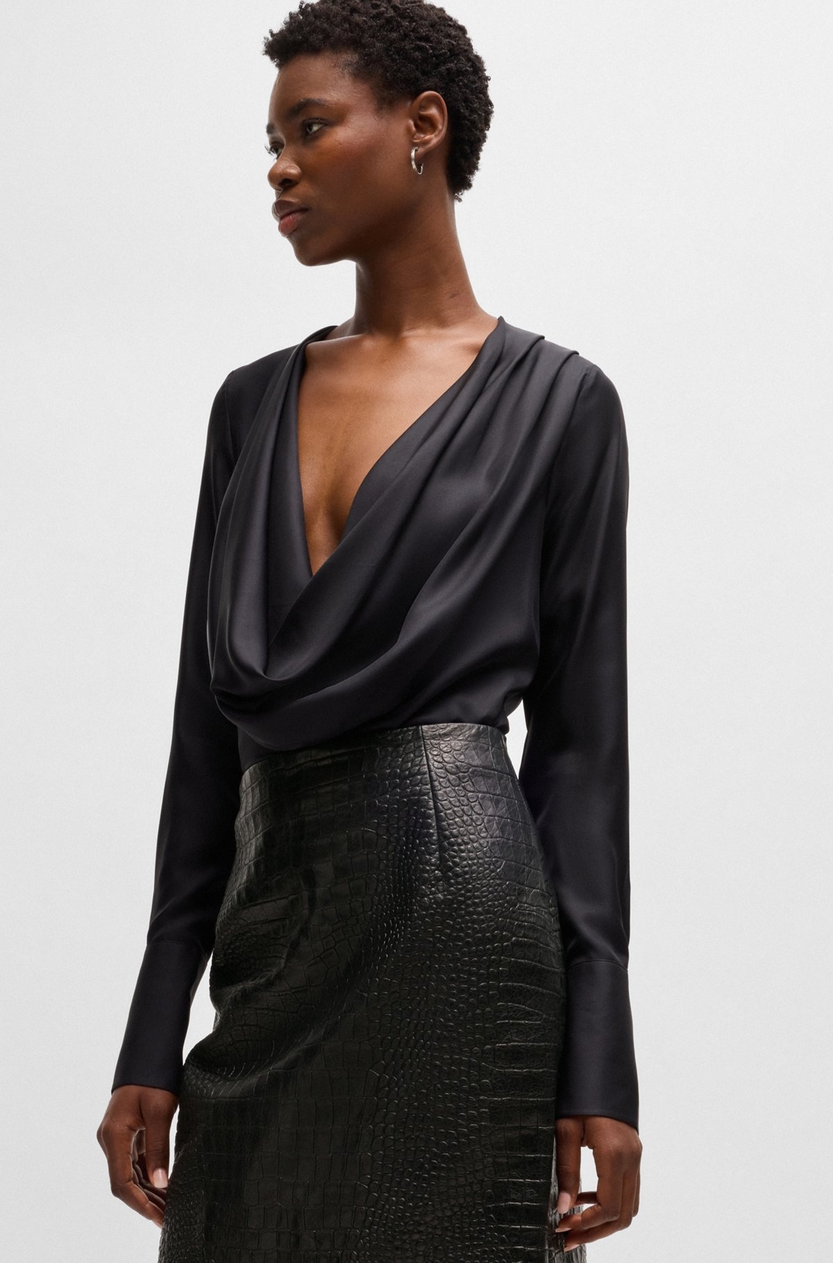 PENCIL SKIRT IN CROCODILE-EMBOSSED LEATHER - 5