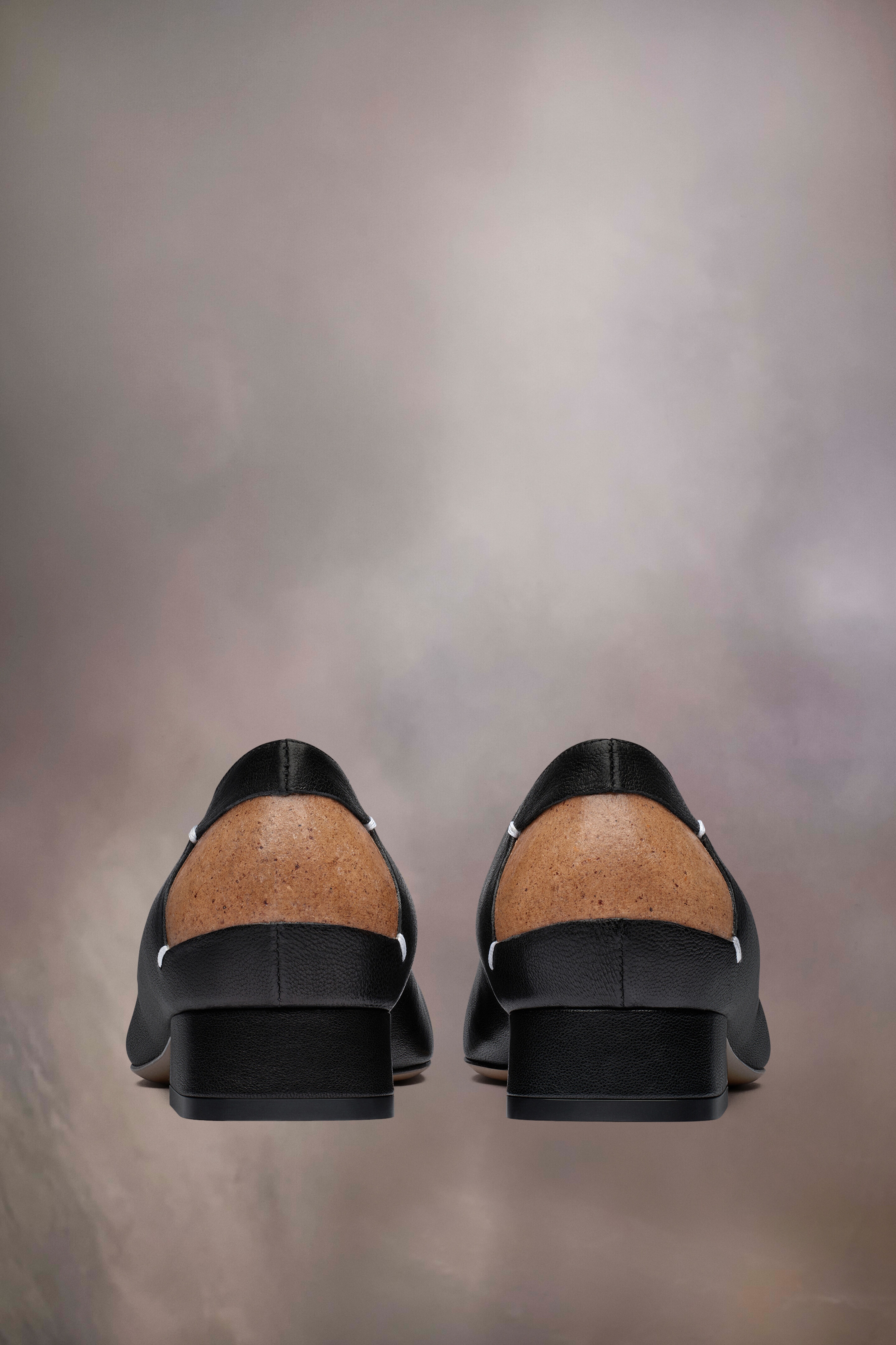 バレエシューズ MAISON MARGIELA Four Stitches Decortique Ballerinas in Black Maison Margiela Décortiqué four-stitch Ballerina Shoes