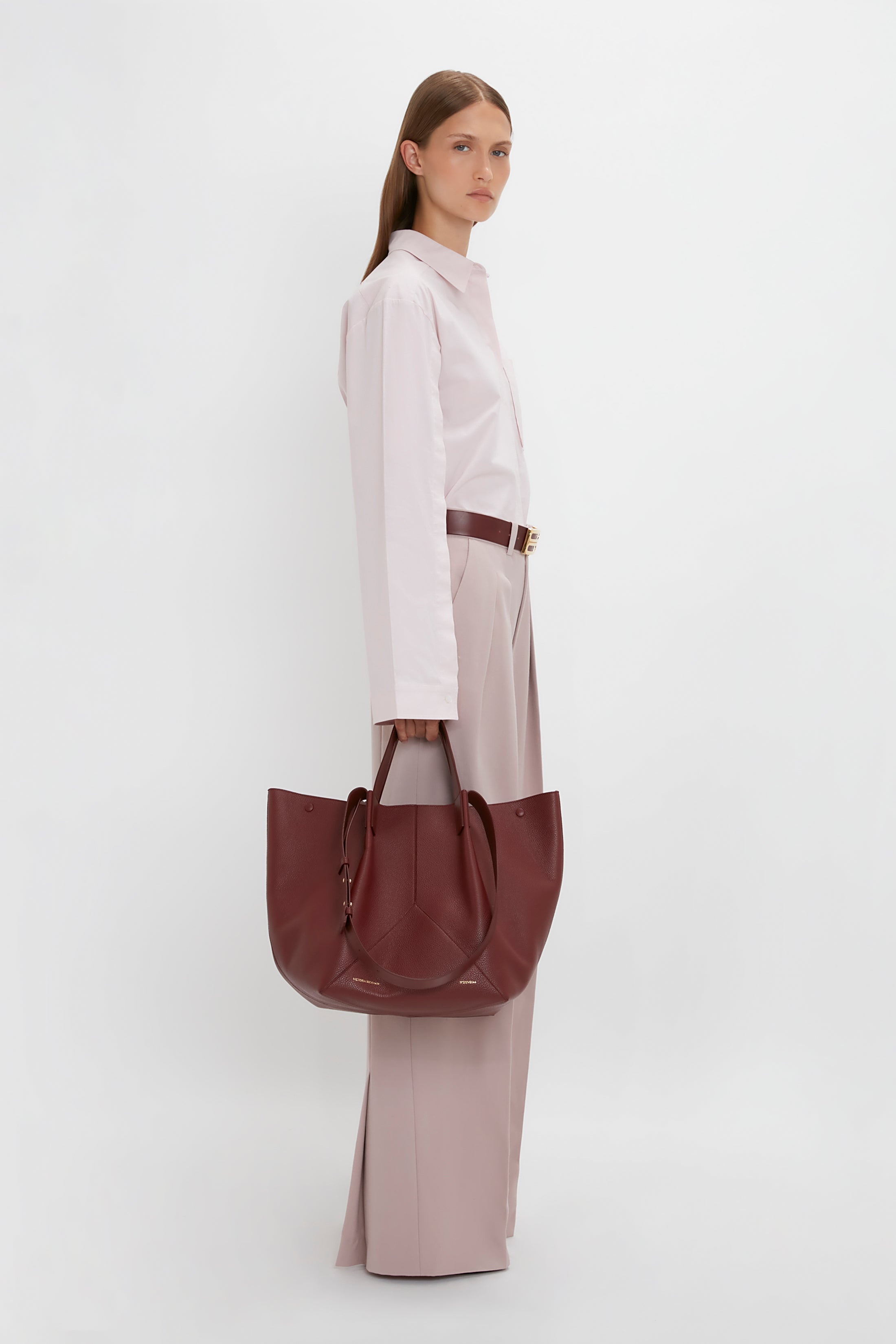 The Medium Tote In Burgundy Leather - 7