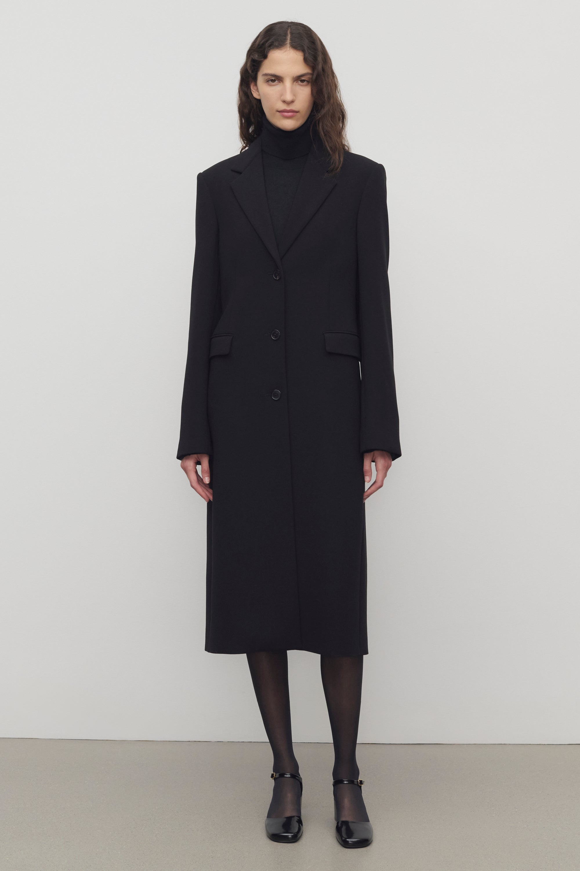 Cerys Coat in Virgin Wool - 3