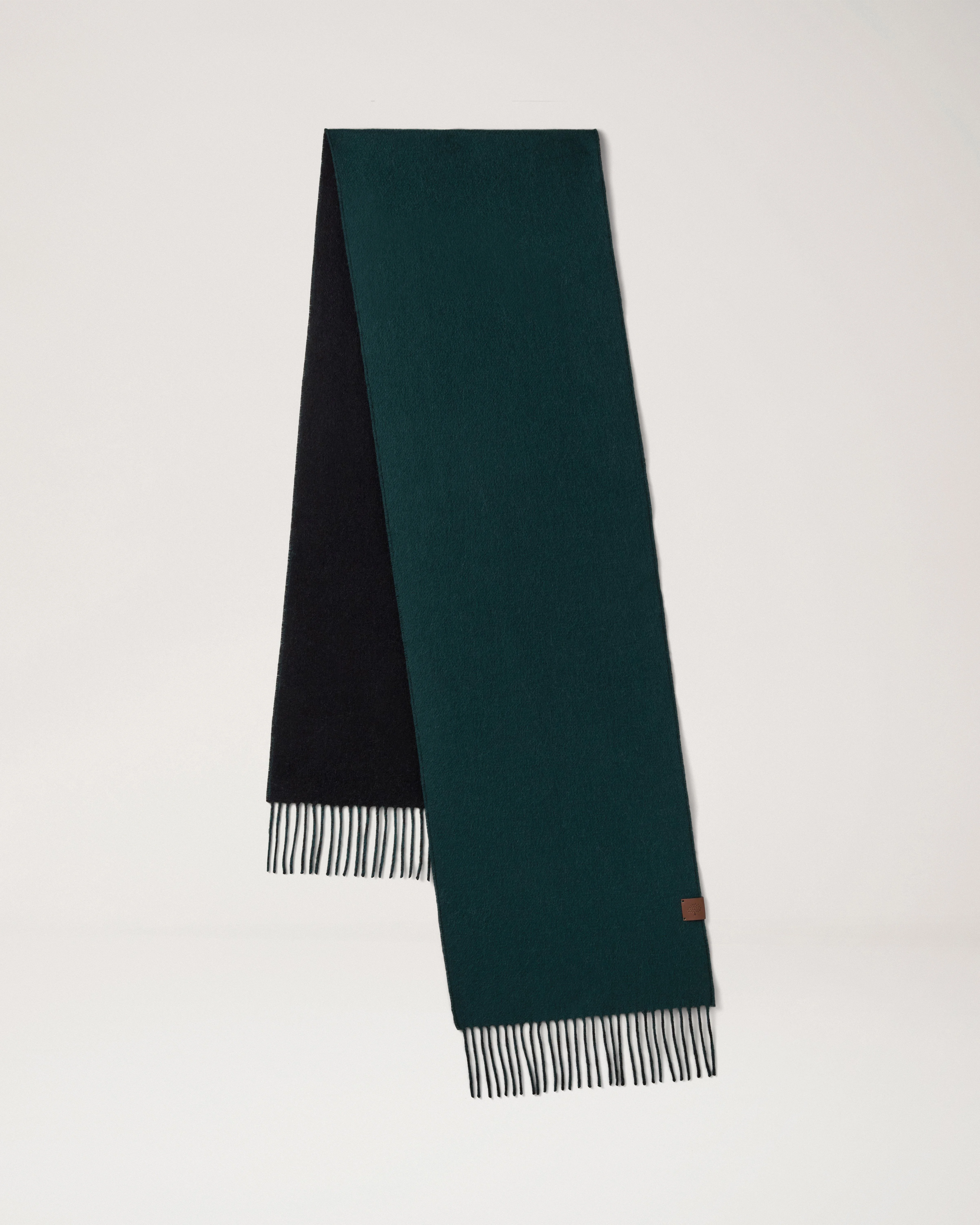 Reversible Cashmere Bi-Colour Scarf
Mulberry Green & Black Cashmere - 1