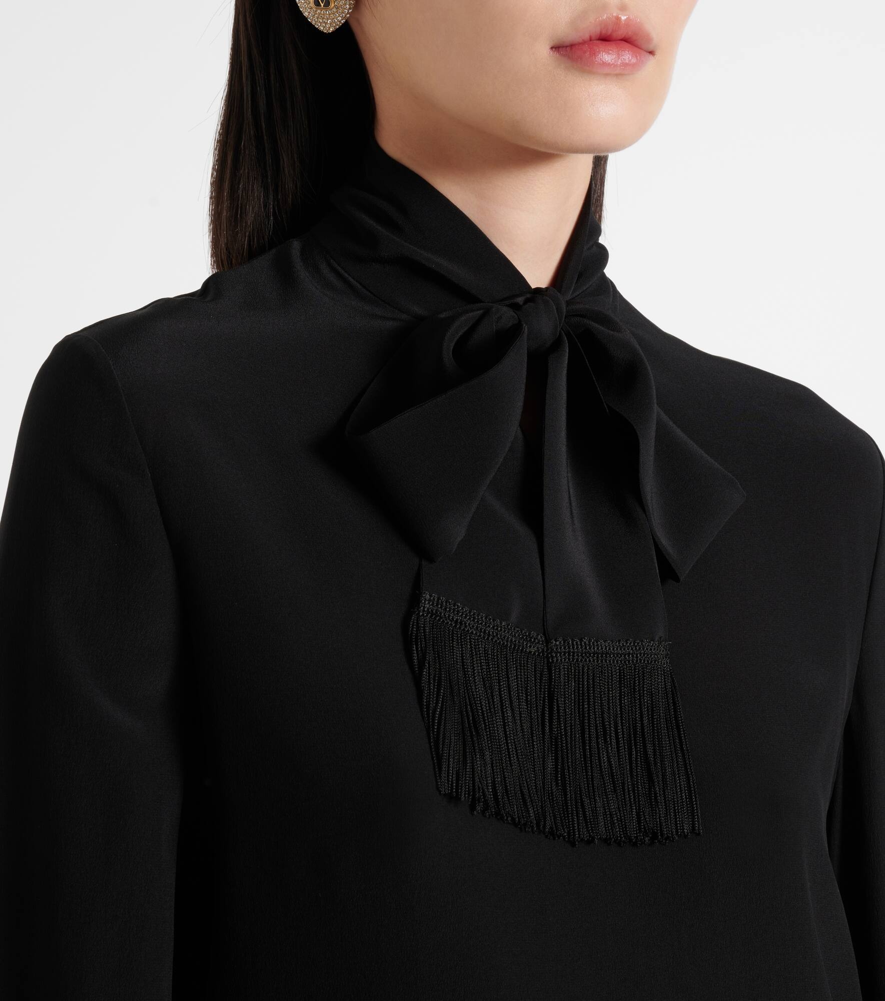 Bow-detail silk crêpe shirt - 4