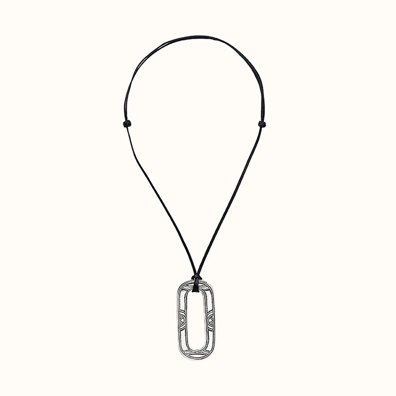 Hermès Ano pendant outlook