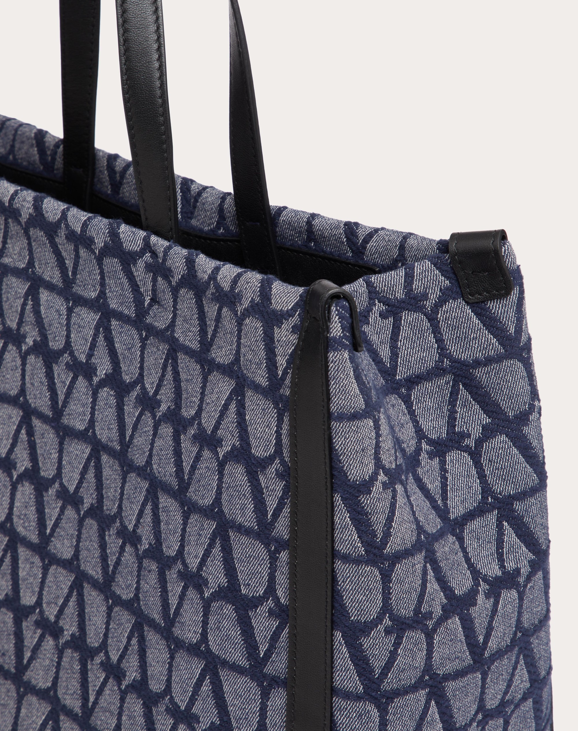 TOILE ICONOGRAPHE MEDIUM SHOPPER IN JACQUARD FABRIC WITH DENIM EFFECT - 8