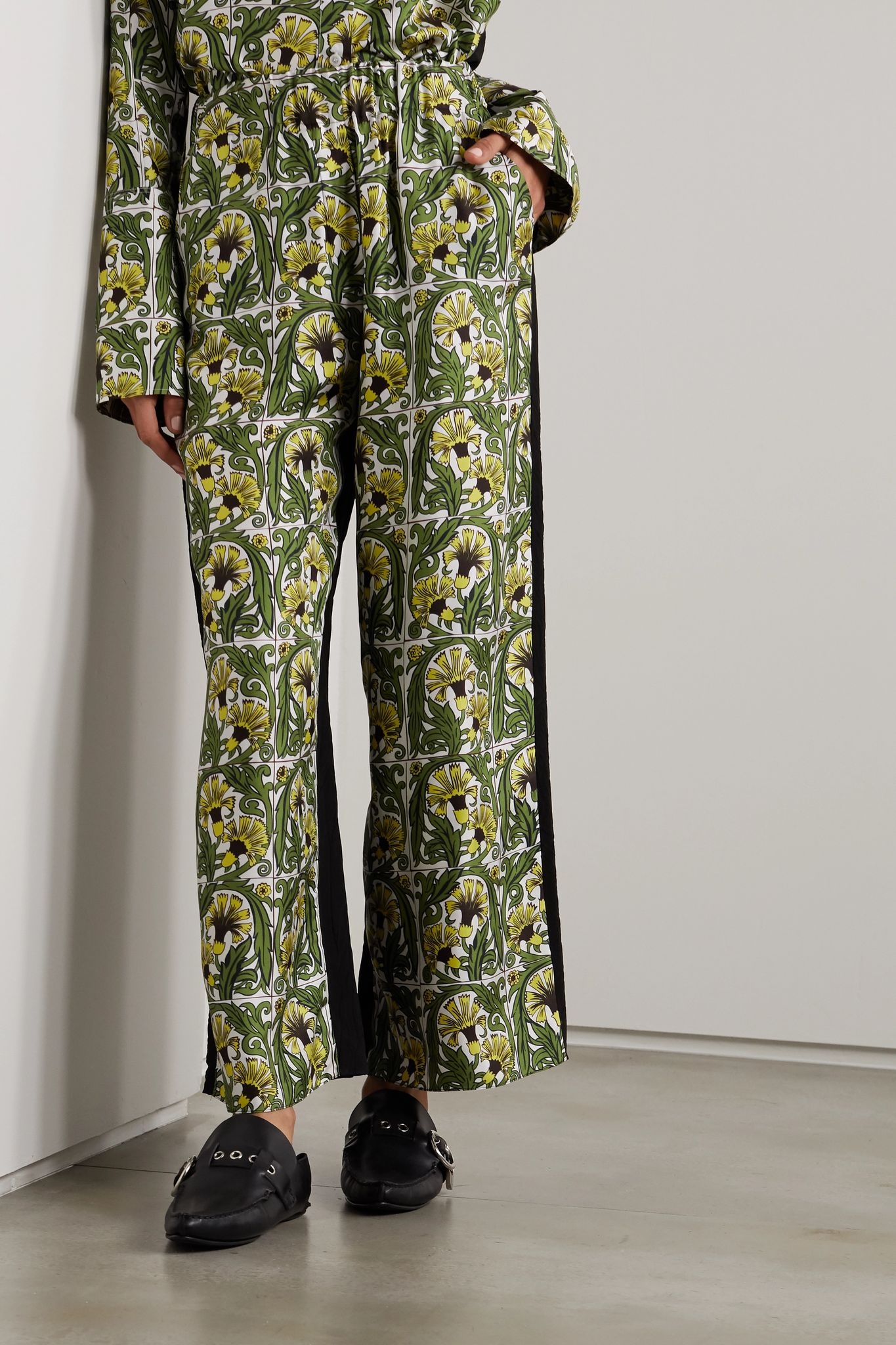 Printed silk-twill and crepe wide-leg pants - 3