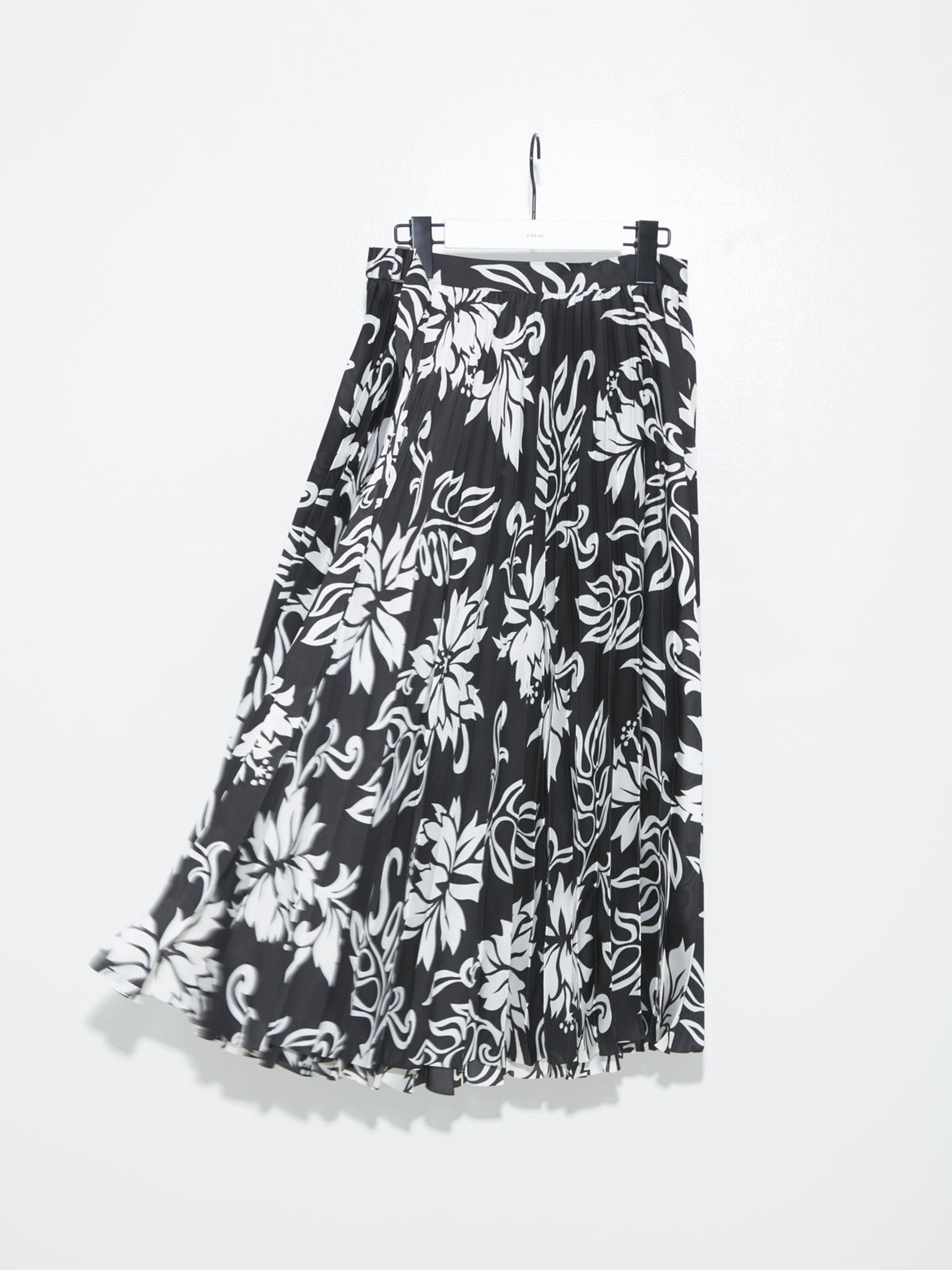 sacai 国内買付 Floral Print Skirt WOMEN SKIRTS | sacai Official Store サカイ オフィシャル
