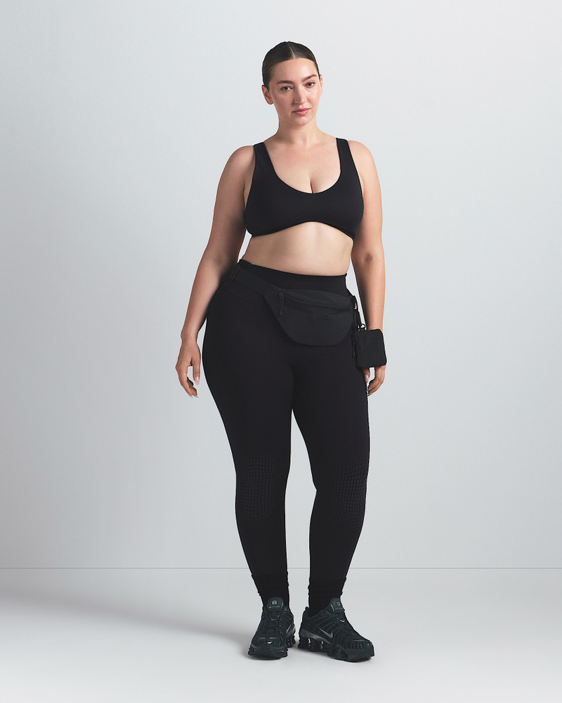 NikeSKIMS Matte Women's Shaping Scoop Bra 8