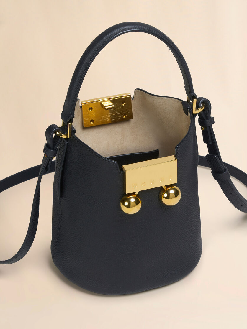 BLACK LEATHER TRUNKAROO BUCKET BAG - 4