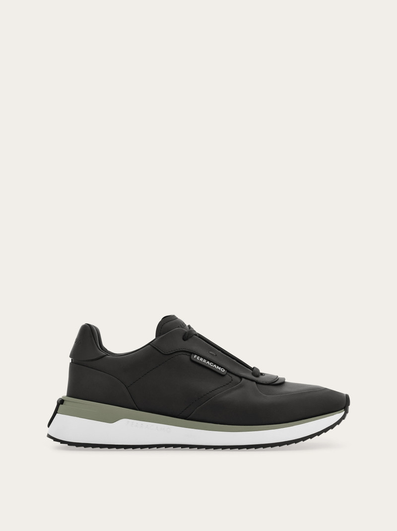 Low cut sneaker 1