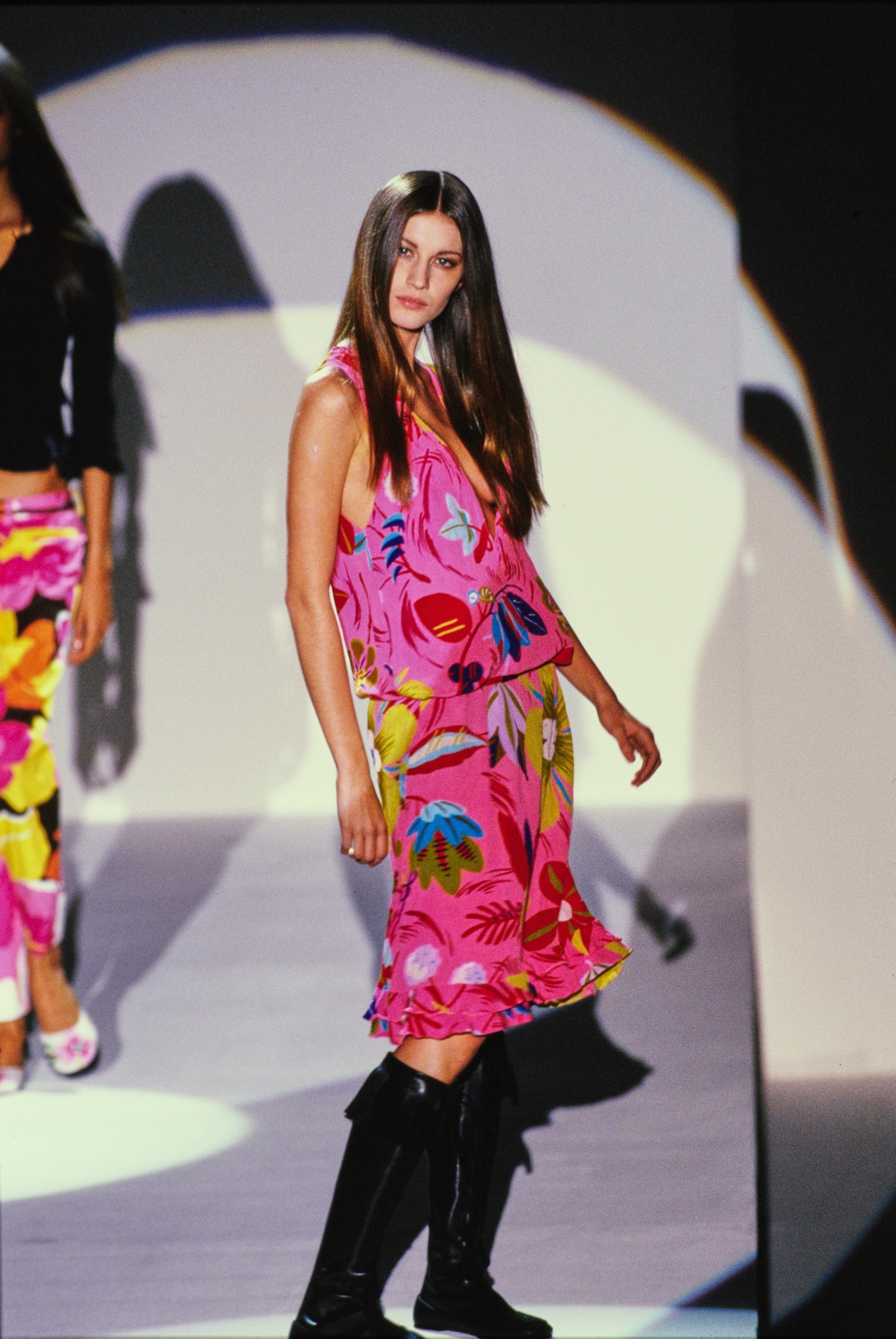 Gucci Spring 1999 Tom Ford Iconic Runway Pink Floral Silk Ruffle Blouse Top 40 - 2