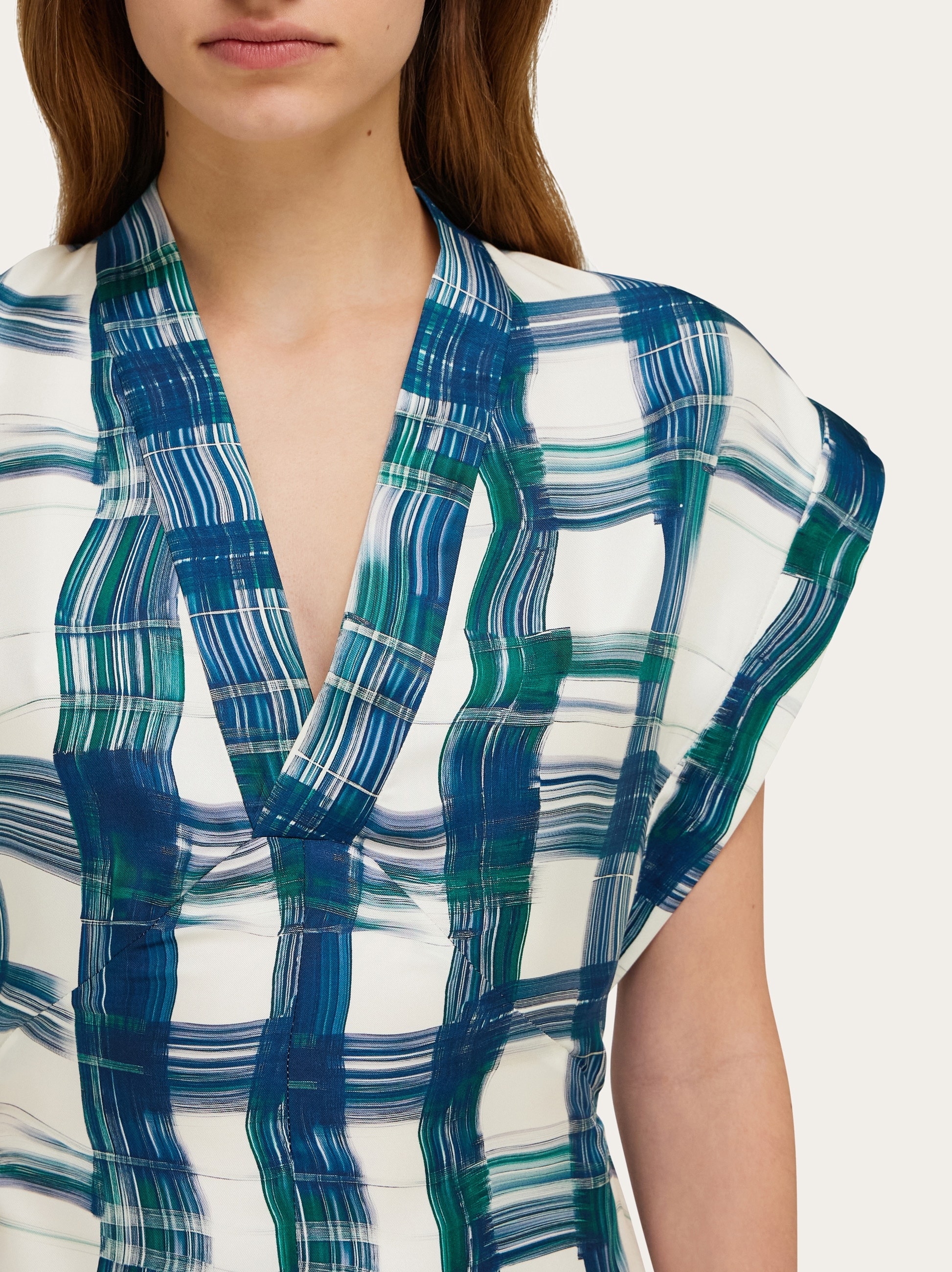 Stylized tartan dress - 5
