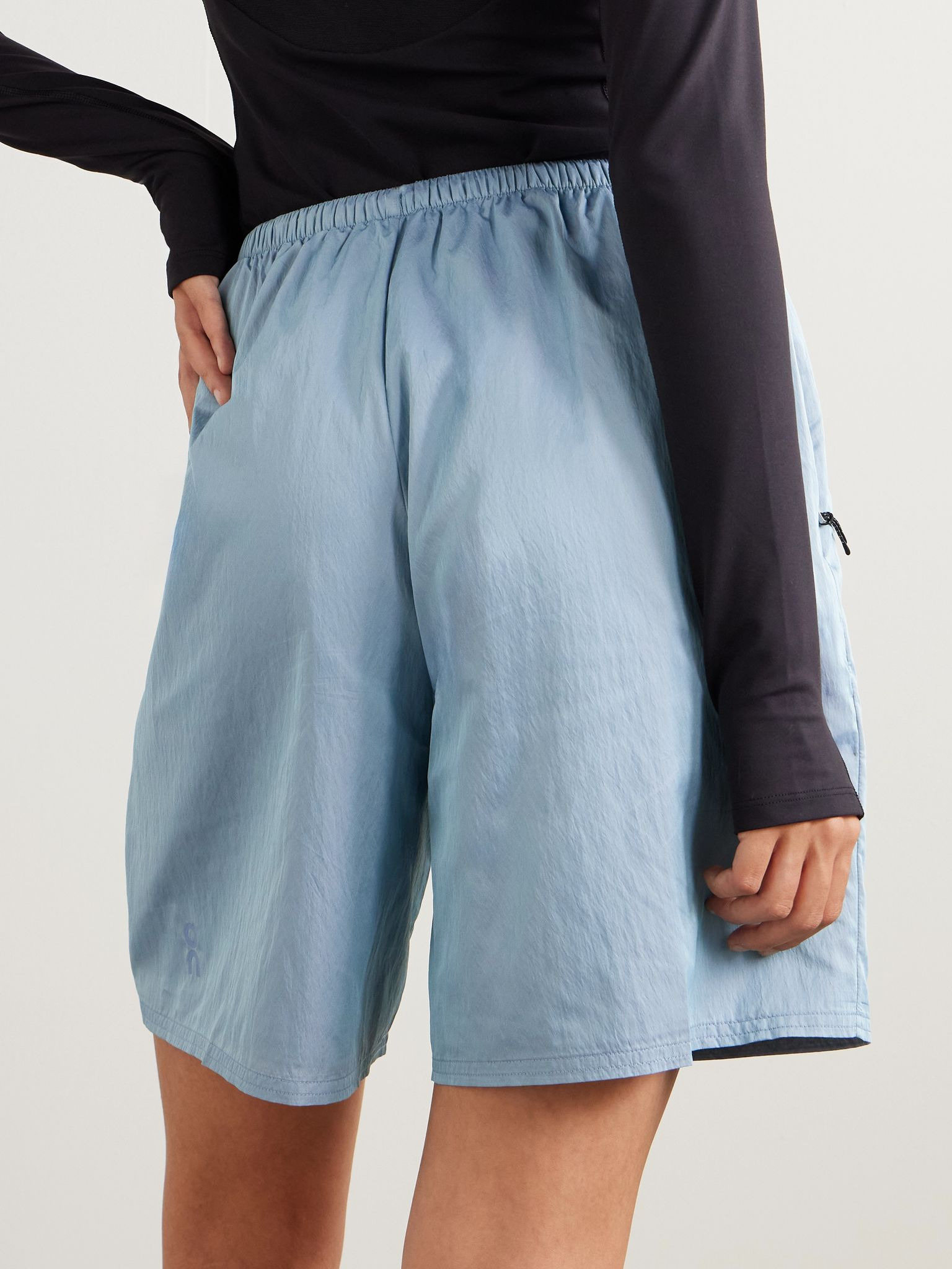 + Zendaya Gloria iridescent recycled-shell shorts Blue - 3