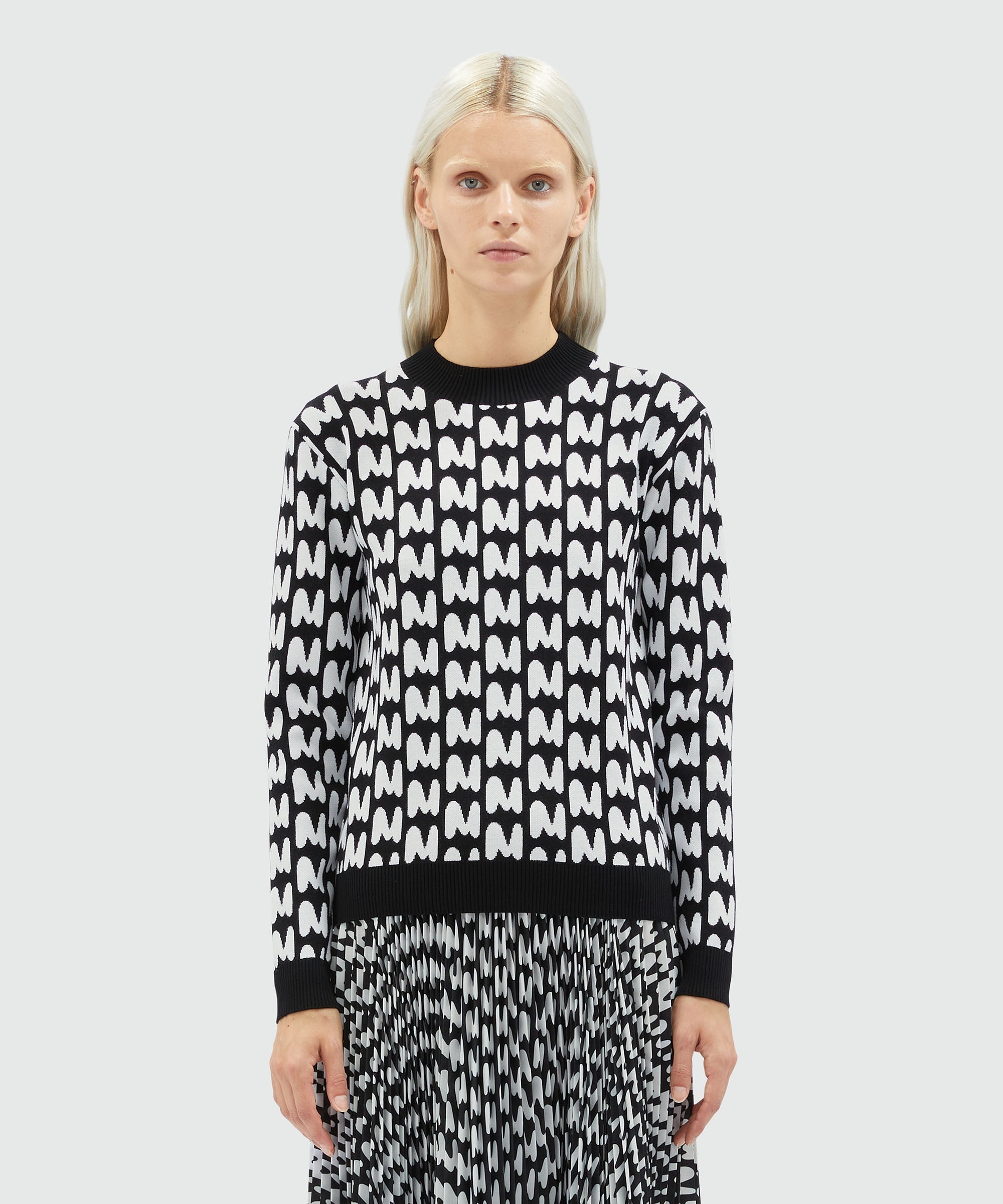 Black and white sweater with "TheMwave" pattern - 2