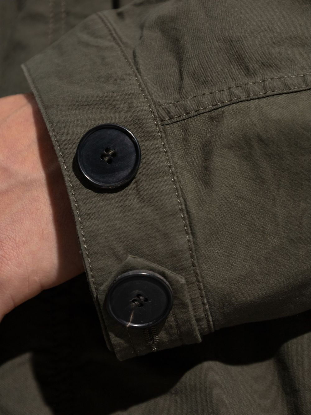 button-fastening pocket coat - 5