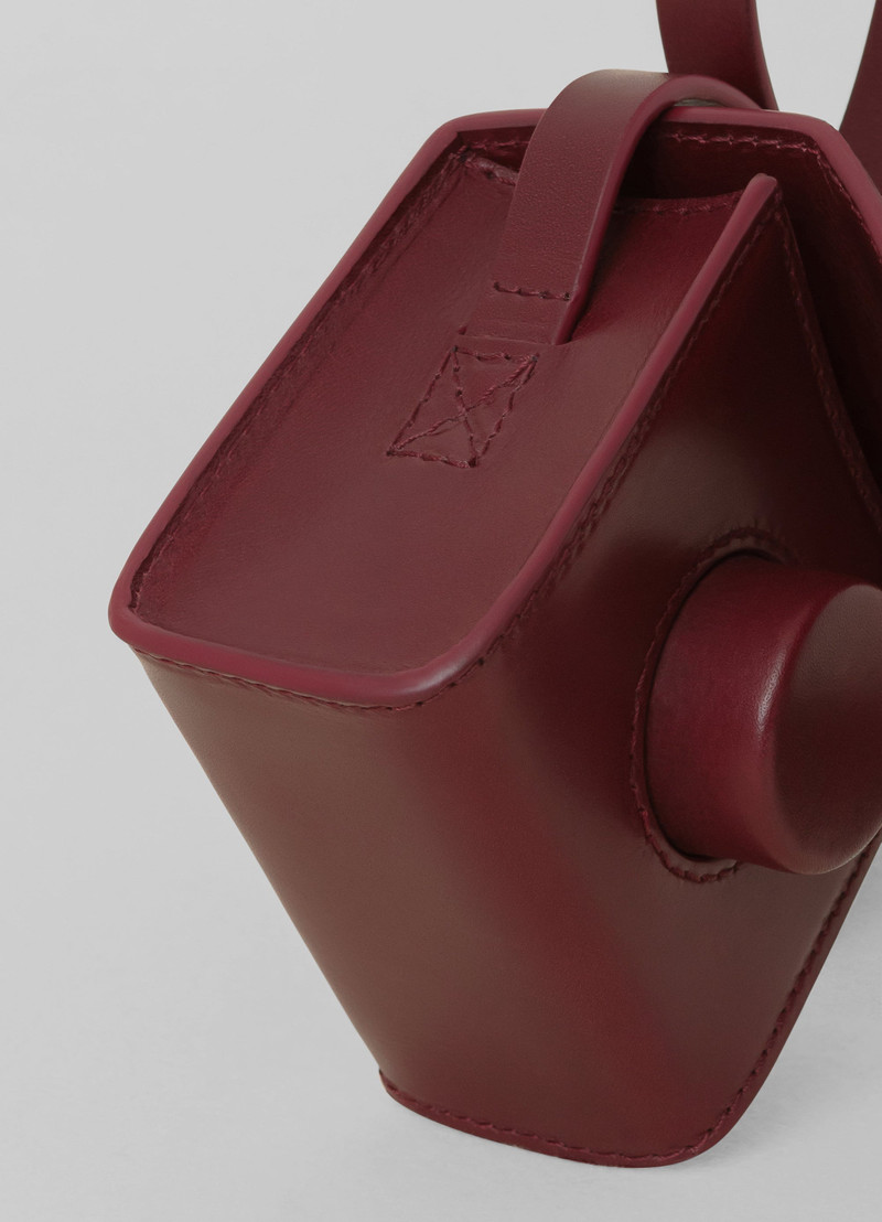 MINI CAMERA BAG
VEGETABLE-TANNED LEATHER 5