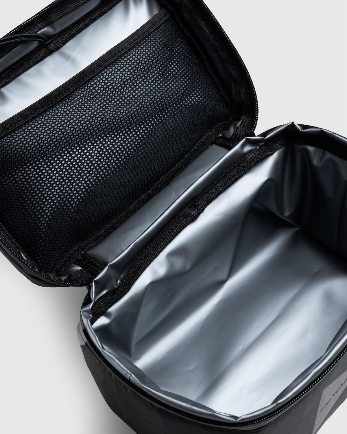 And Wander – Small Sil Soft Cooler Charcoal - 3