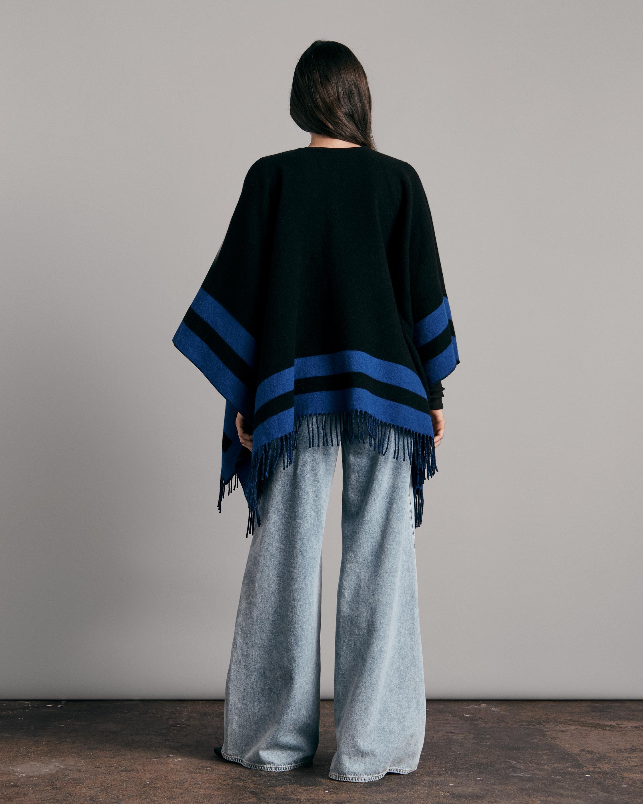 Highlands Wool Reversible Poncho
Midweight Poncho - 4