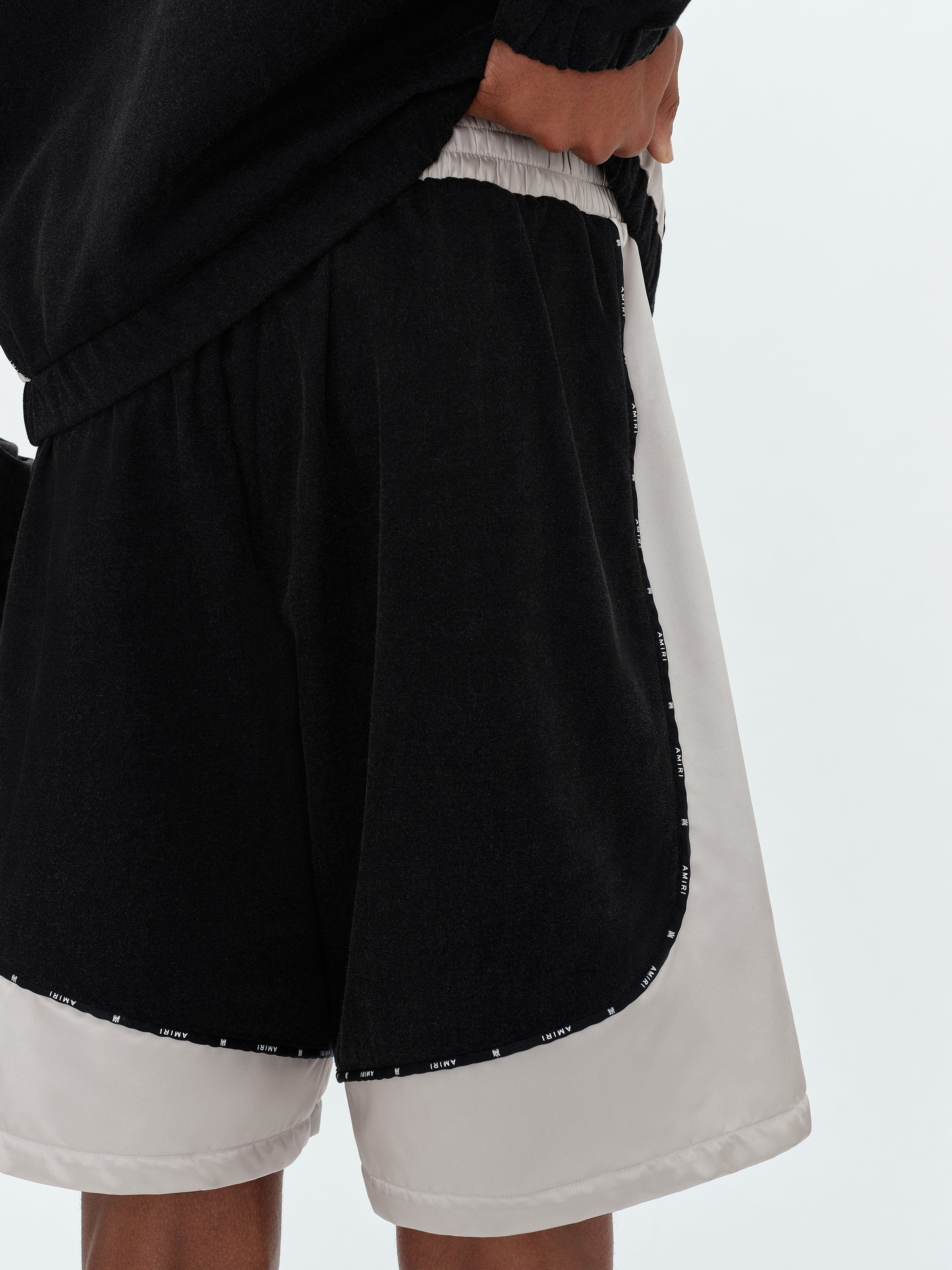 SATIN/DENIM BLOCK SHORT - 7