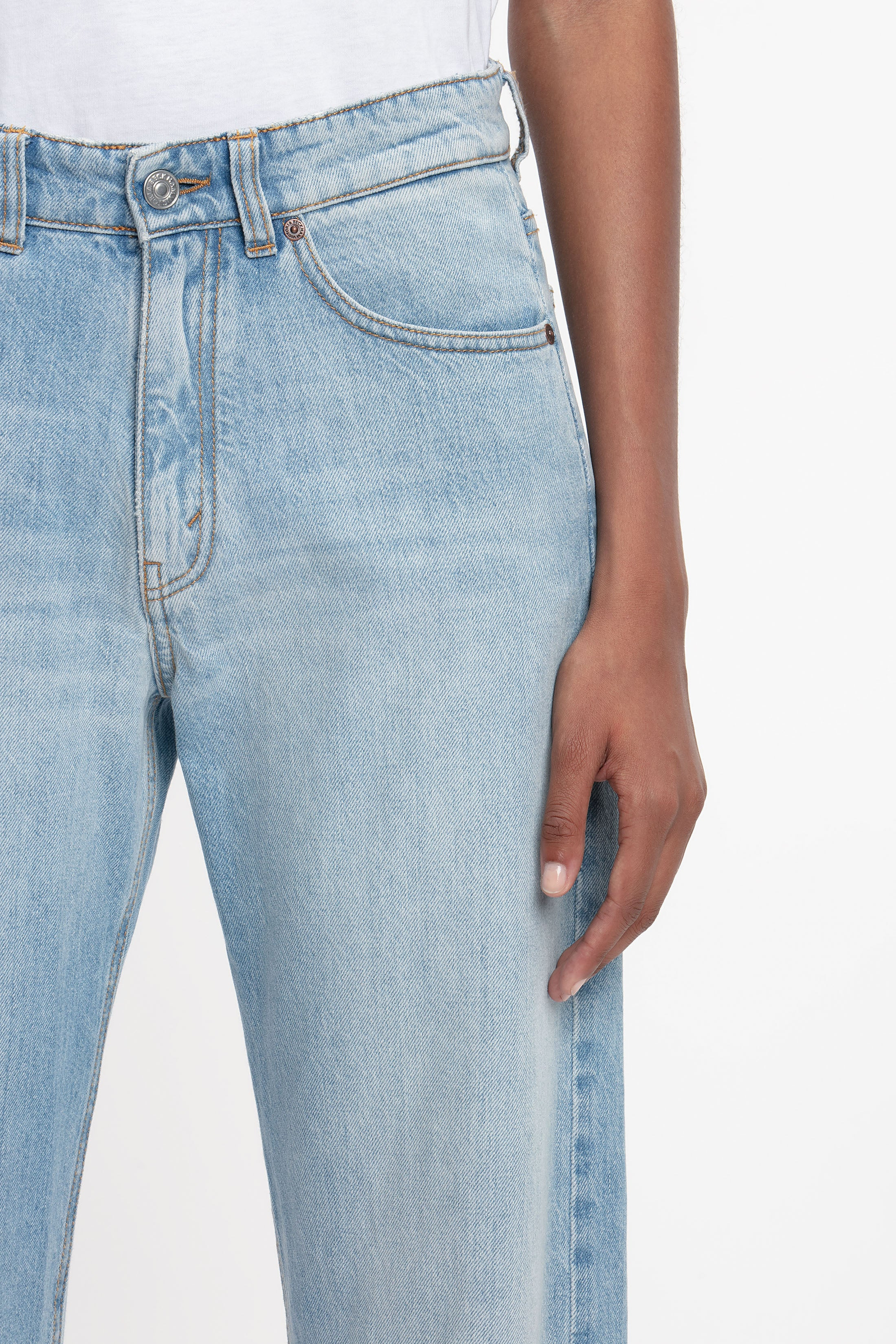 Exclusive Bernie Relaxed Jean In Light Blue Wash - 4
