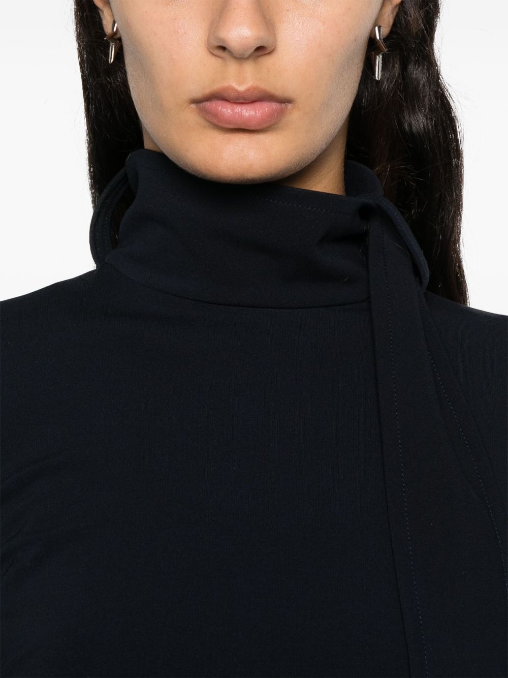 attached-scarf top - 5