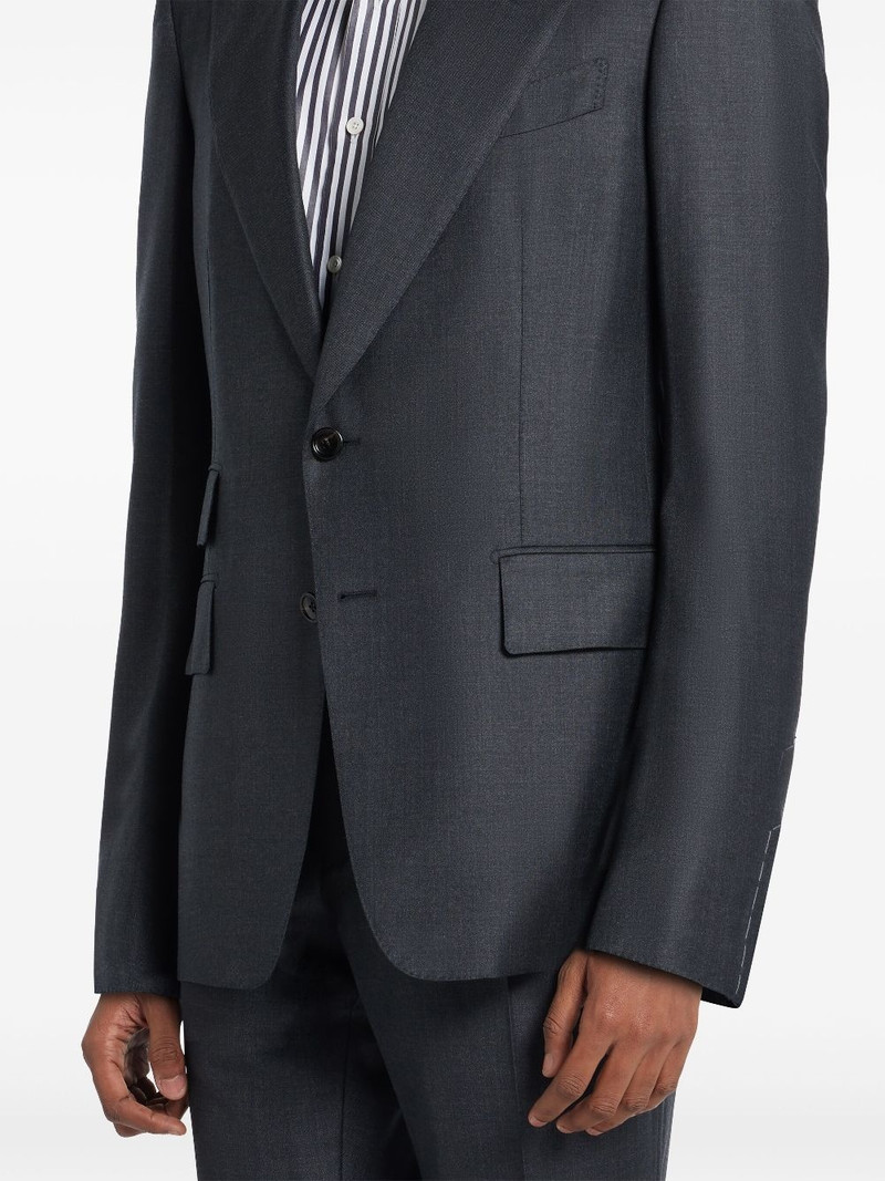 single-breasted suit 5