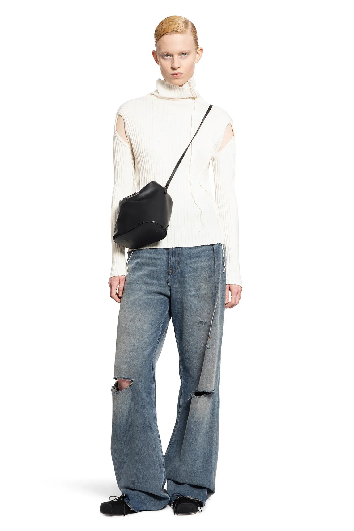 Cut-Out-Turtleneck-Sweater - 4