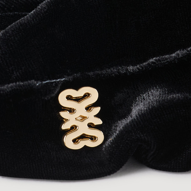 VELVET SCRUNCHIE 3
