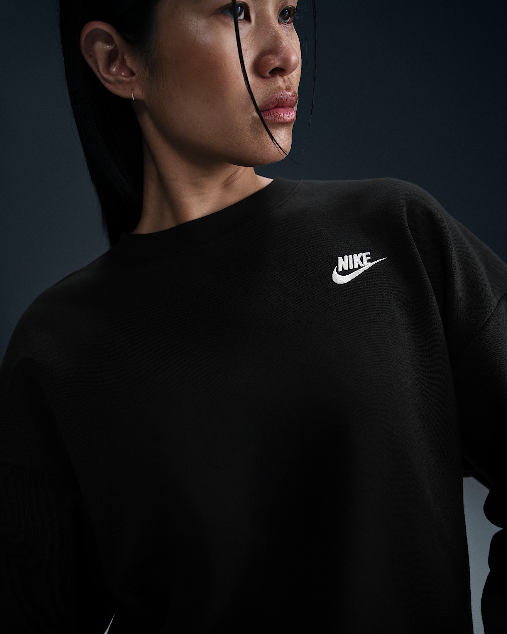 Nike Sportswear Club Fleece Women's Loose Crew-Neck Sweatshirt - 3