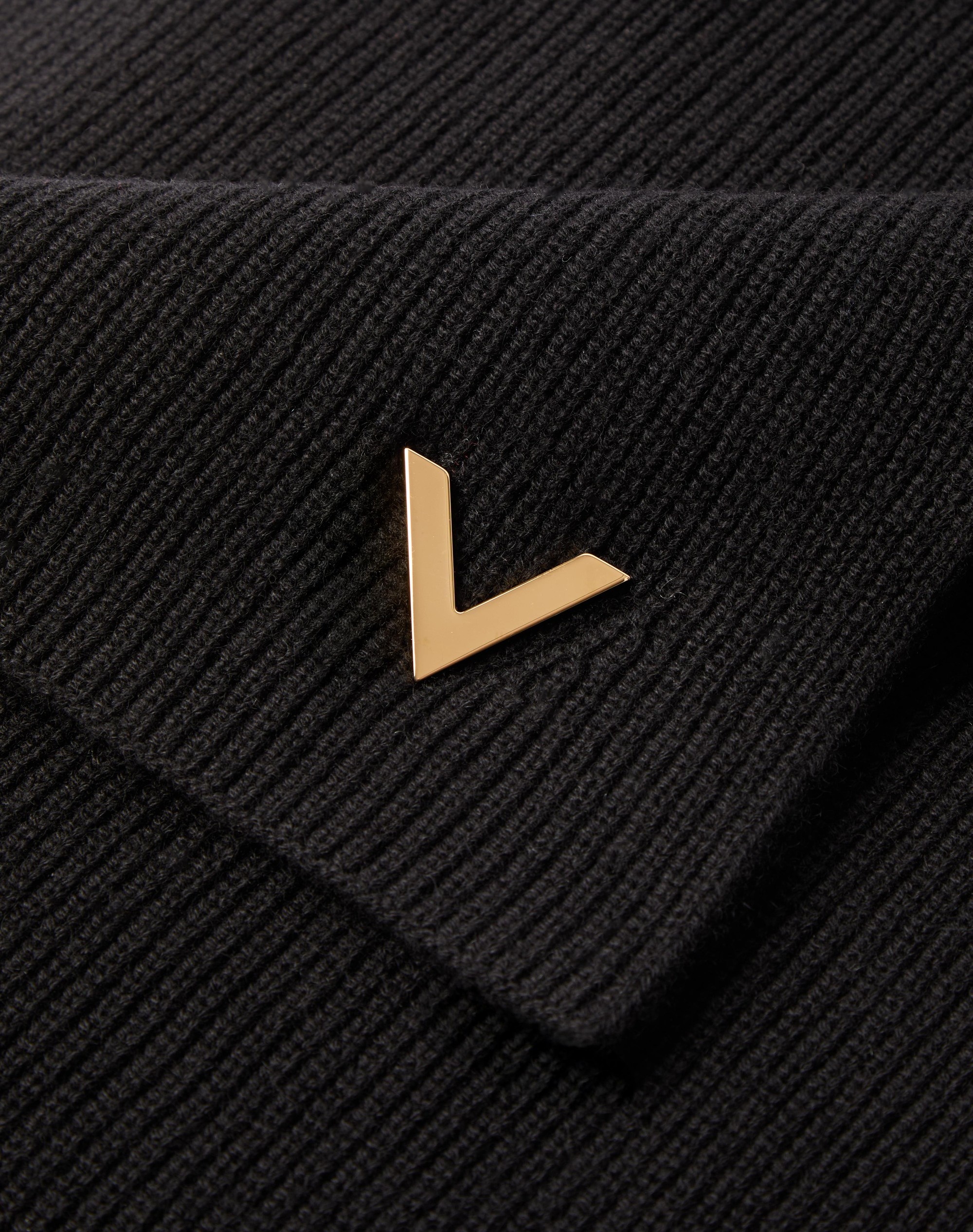 CASHMERE SCARF WITH METAL V APPLIQUÉ - 2