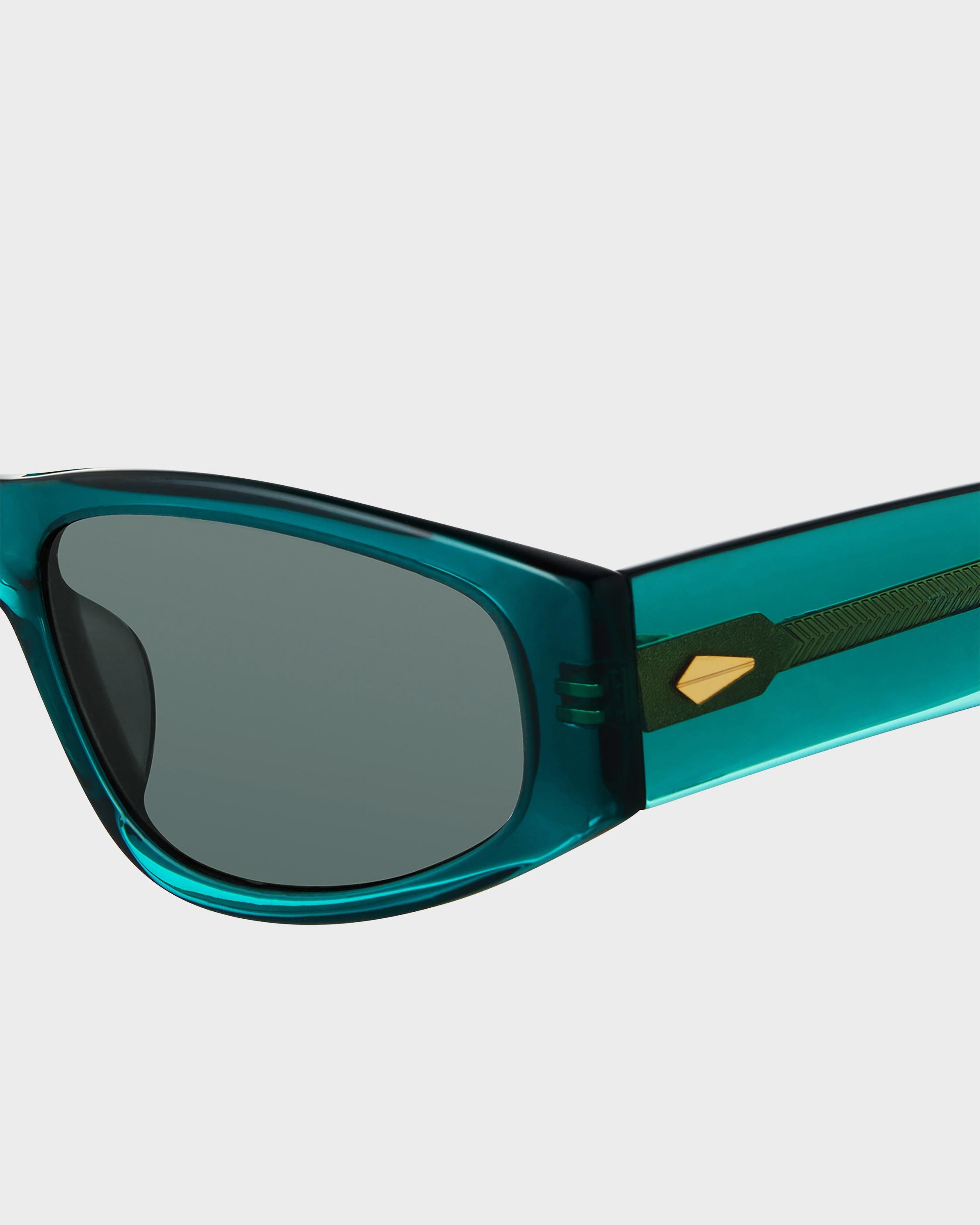 Soren
Oval Sunglasses - 3