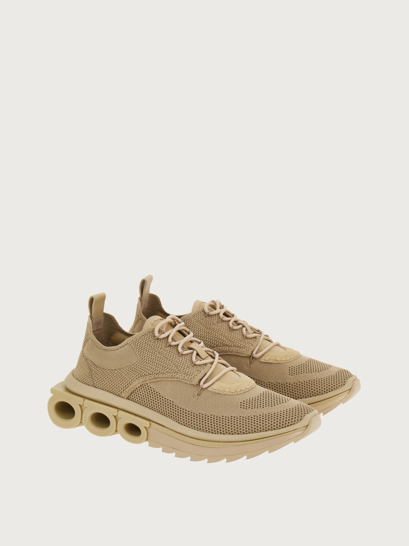 Running sneaker 4