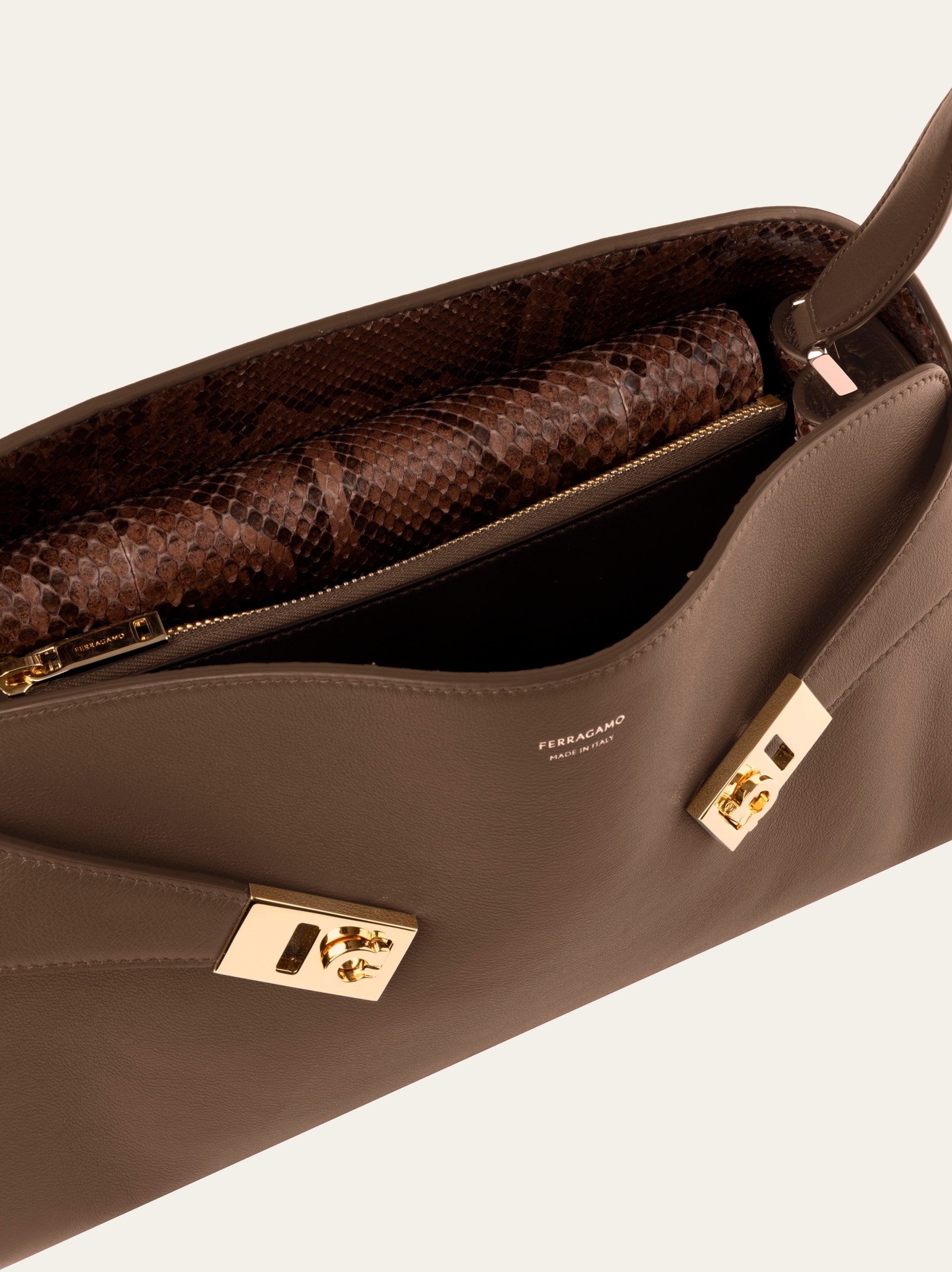Hug soft bicolor shoulder bag (M) - 6